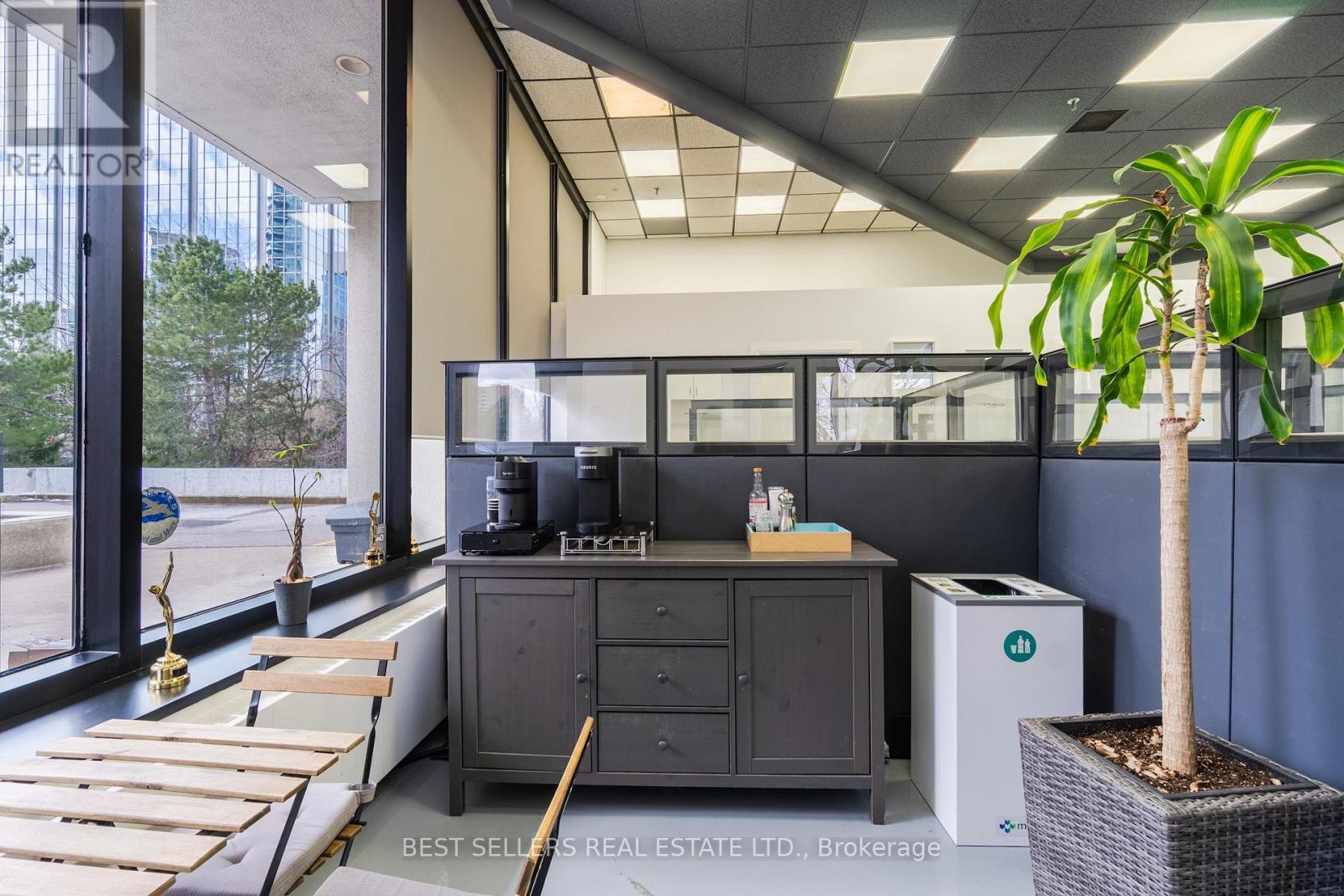 150 - 4 Robert Speck Parkway, Mississauga, ON
