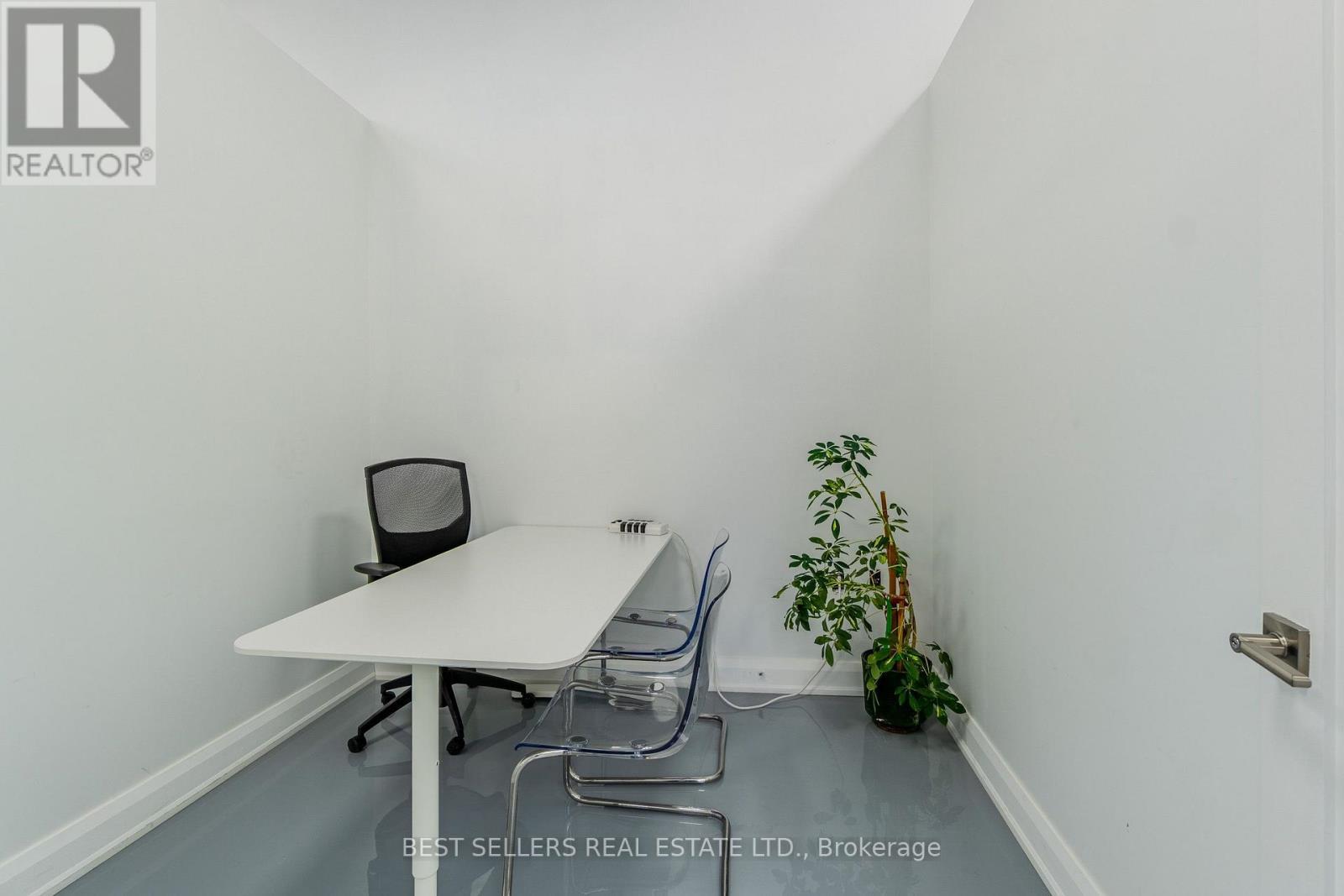 150 - 4 Robert Speck Parkway, Mississauga, ON