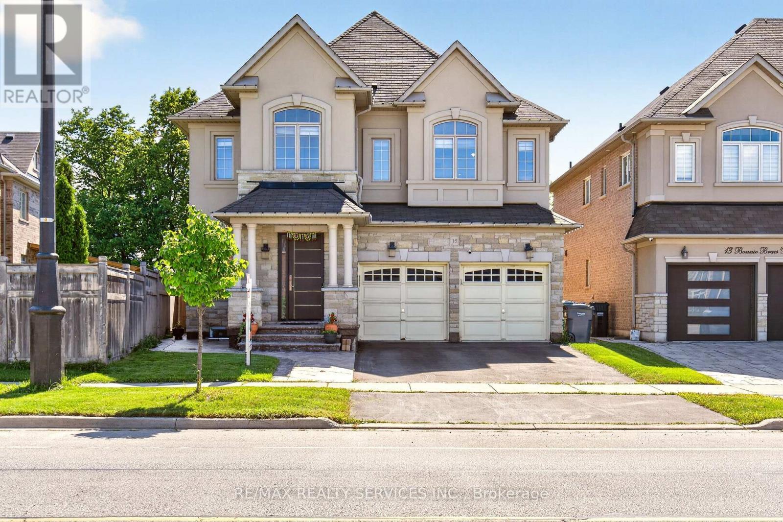 15 Bonnie Braes Drive, Brampton, ON