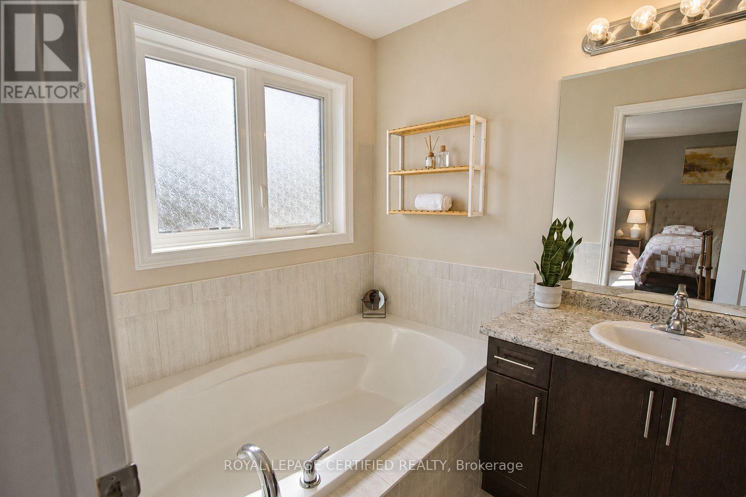 5 Bethune Avenue, Hamilton, ON