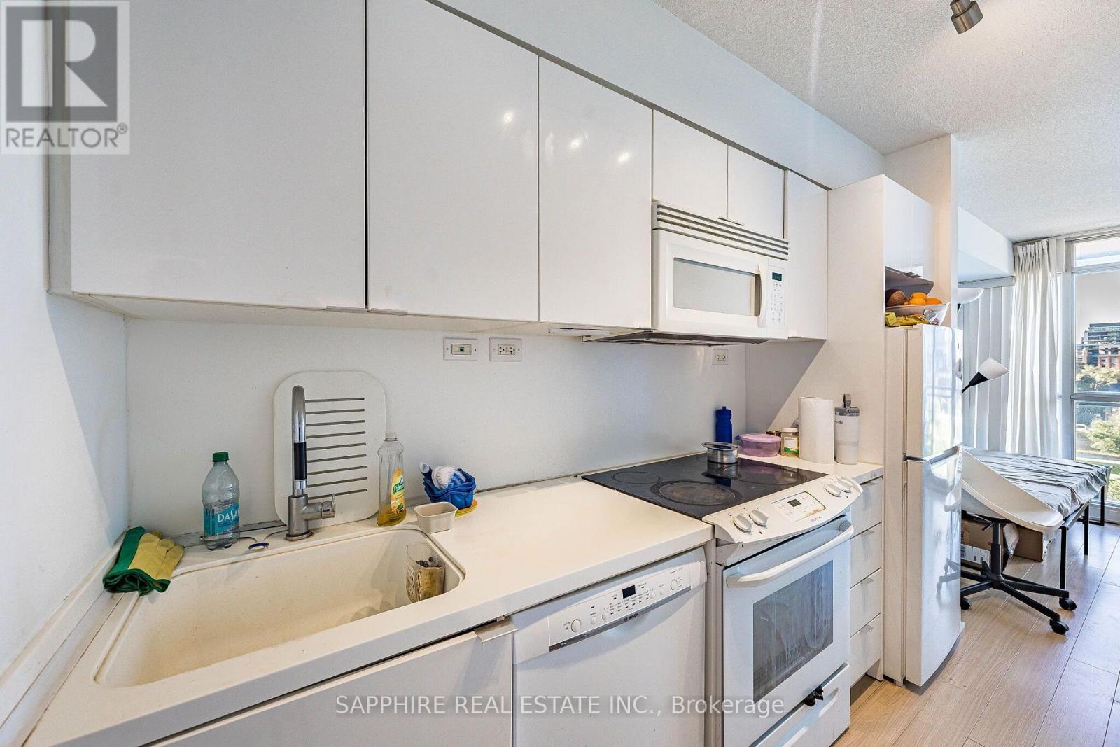 541 - 15 Iceboat Terrace, Toronto, ON