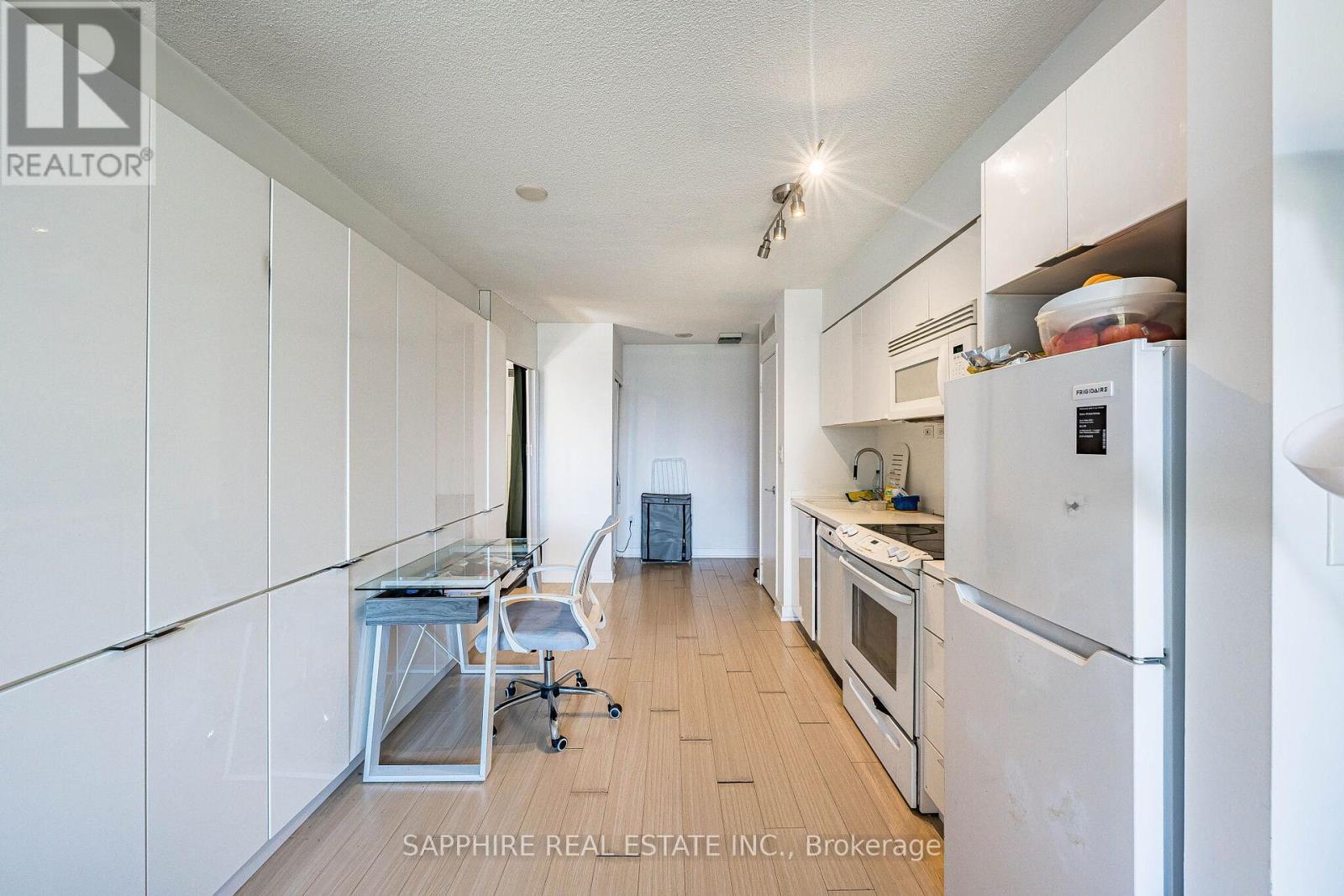 541 - 15 Iceboat Terrace, Toronto, ON