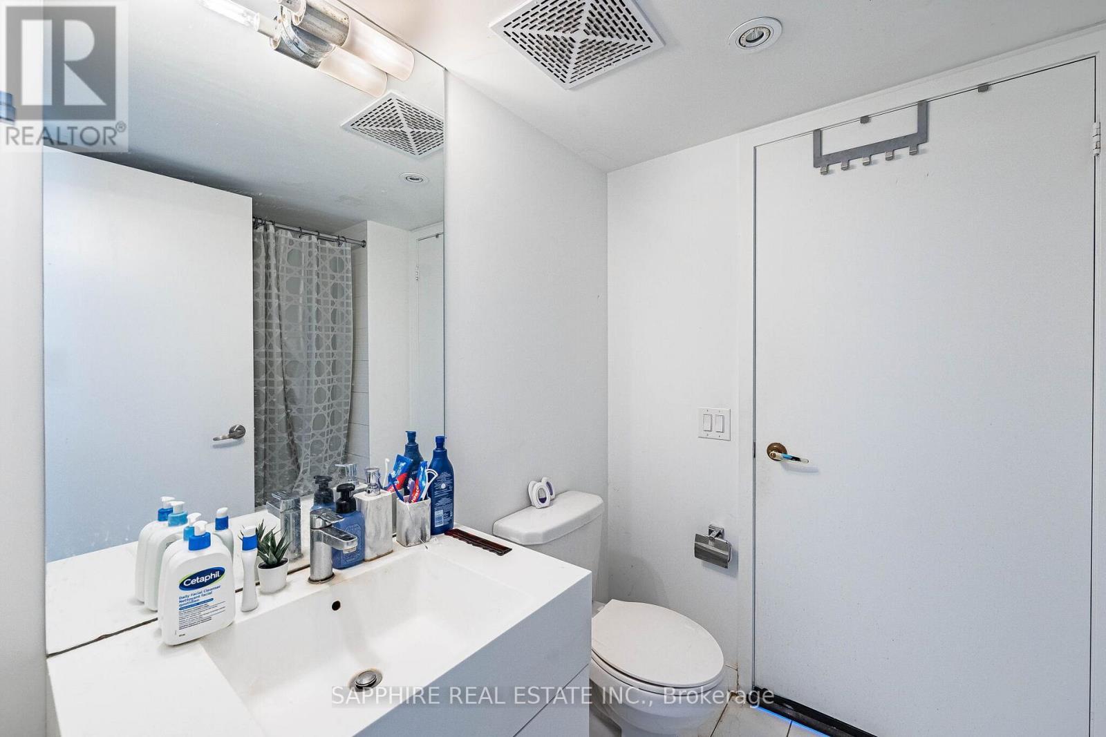 541 - 15 Iceboat Terrace, Toronto, ON