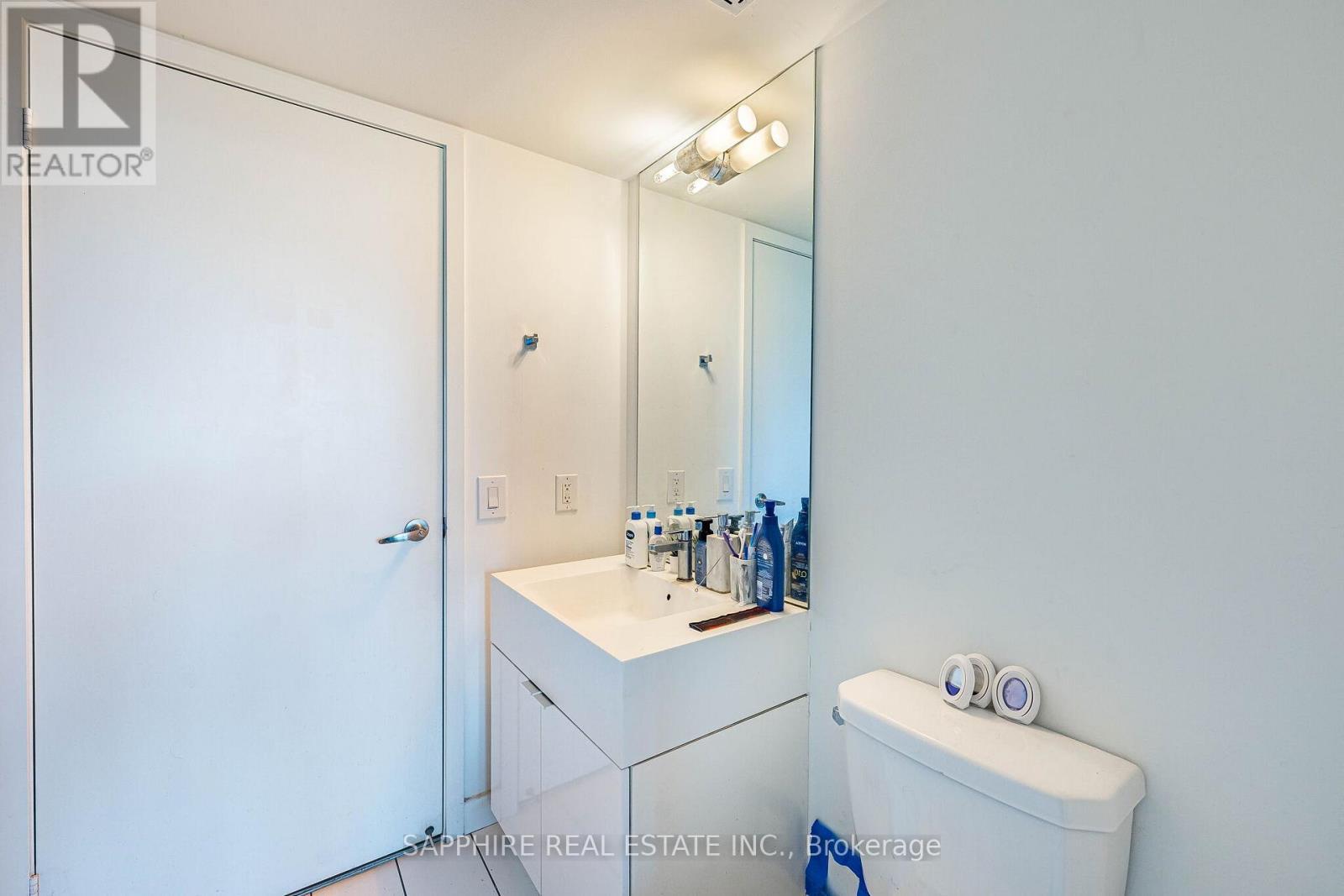 541 - 15 Iceboat Terrace, Toronto, ON