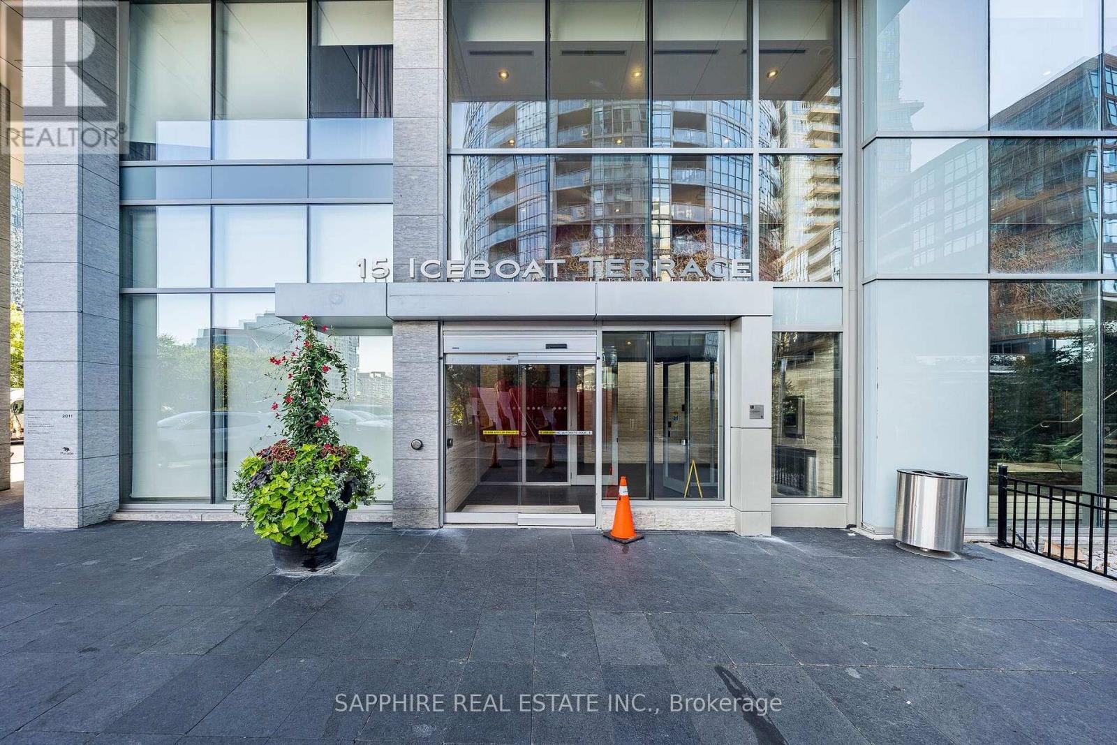 541 - 15 Iceboat Terrace, Toronto, ON