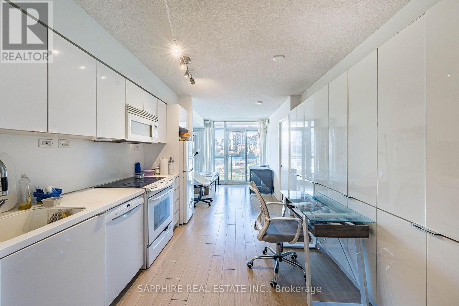 541 - 15 Iceboat Terrace, Toronto, ON