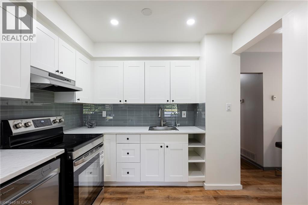 Kitchen, range wall - 139 Town Line, Orangeville, ON