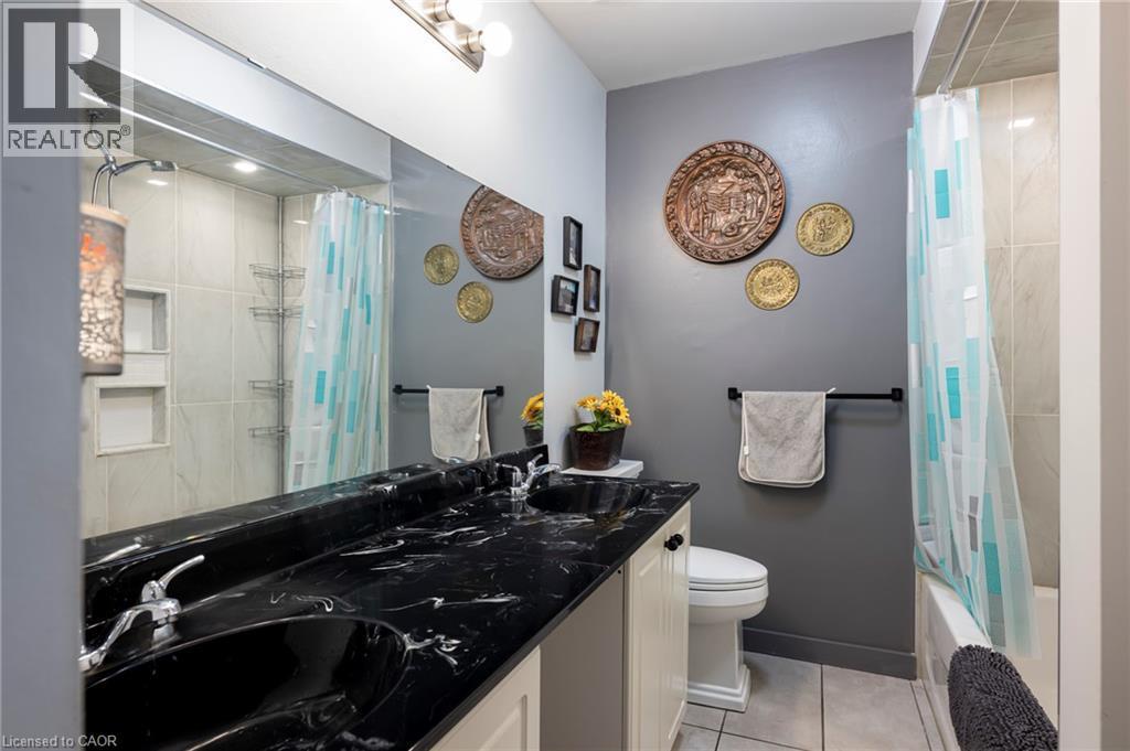 Main-floor bathroom - 139 Town Line, Orangeville, ON