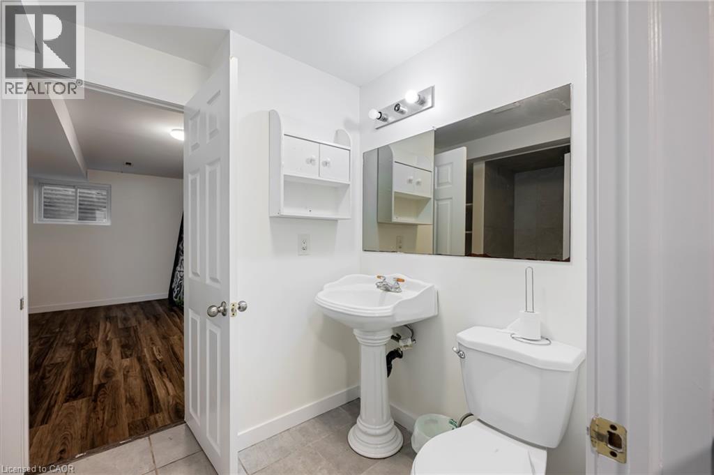 Lower-level bathroom - 139 Town Line, Orangeville, ON