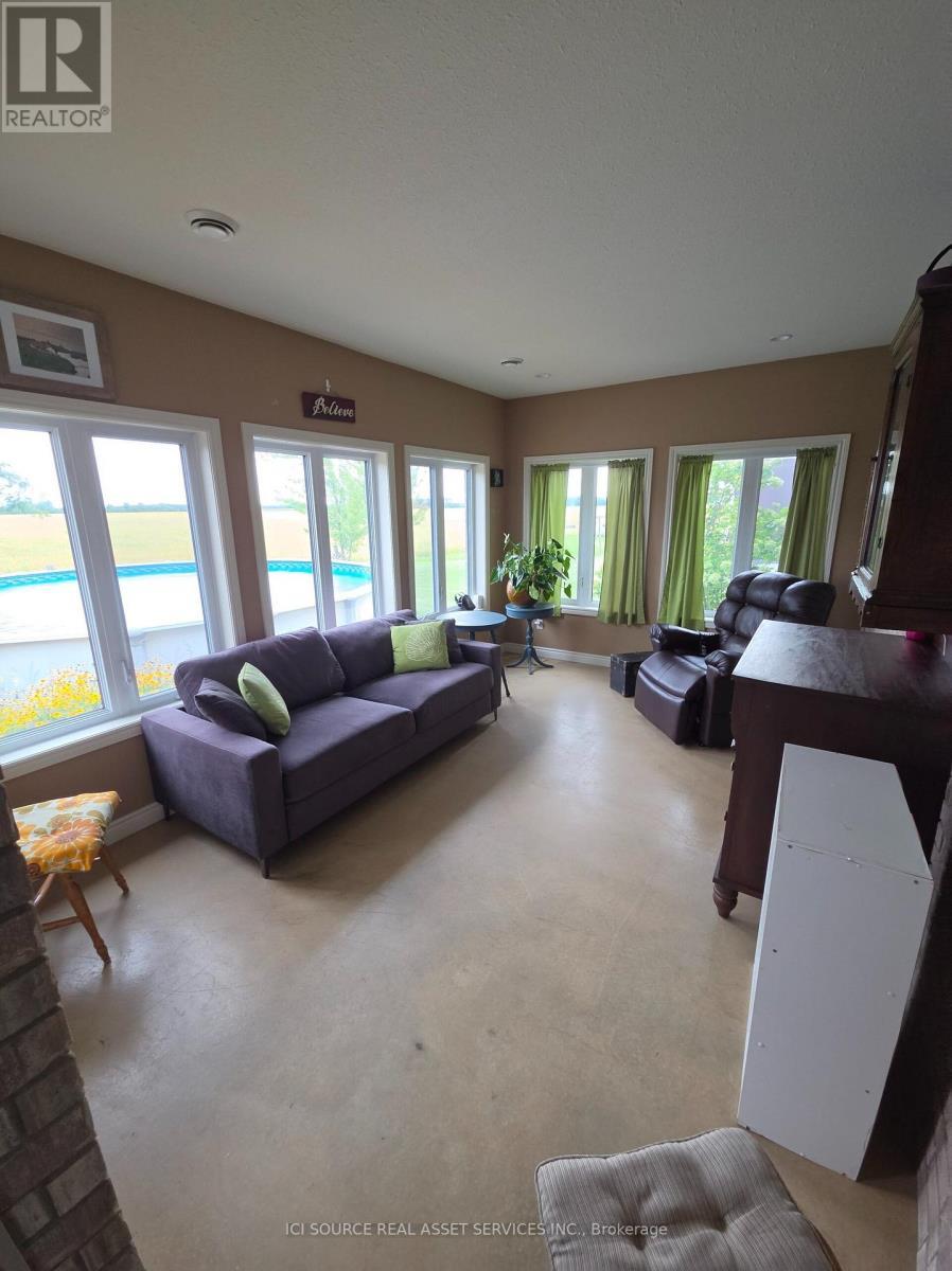 1532 Kerr Line, St. Clair, ON