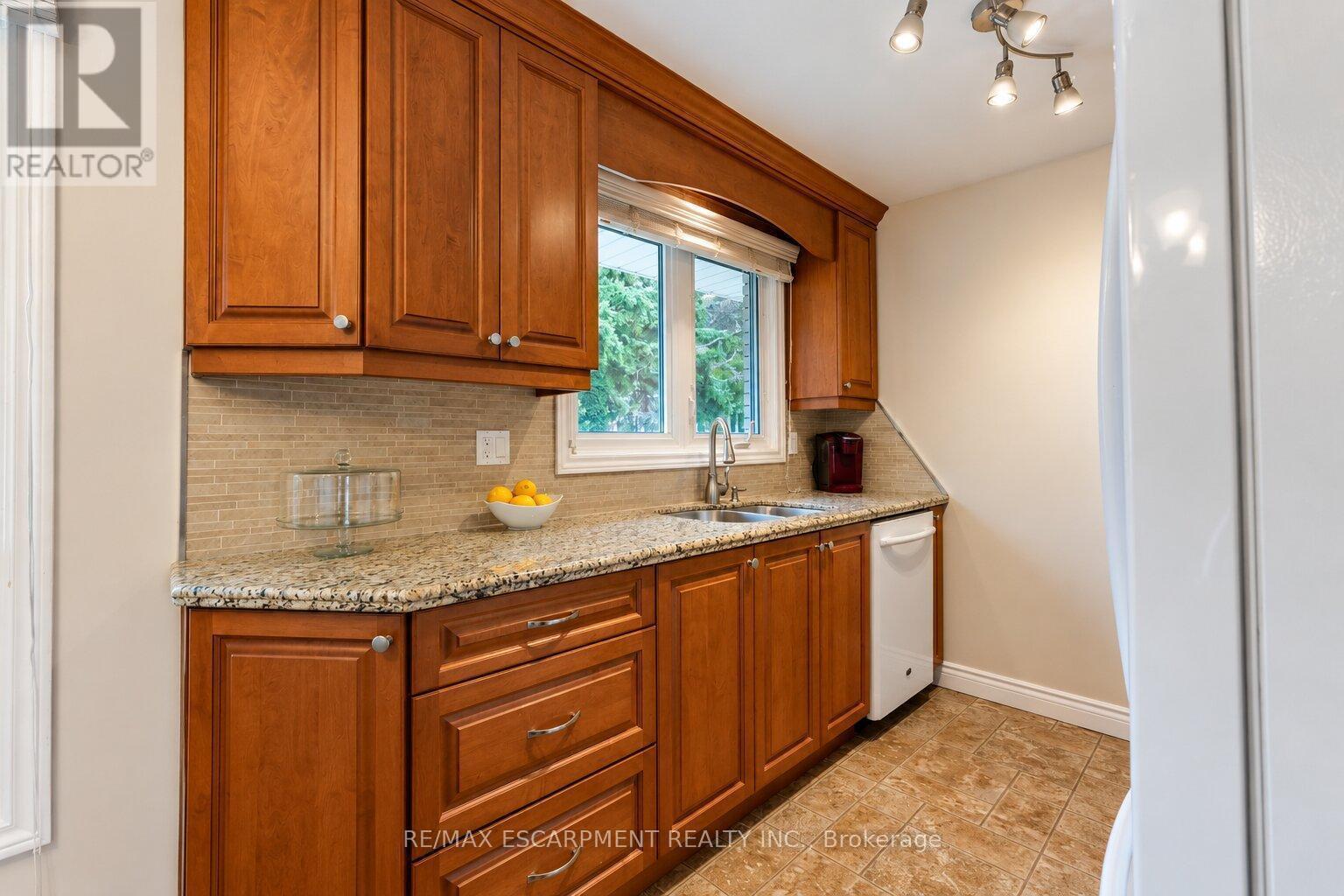12 Brae Crest Drive, Hamilton, ON
