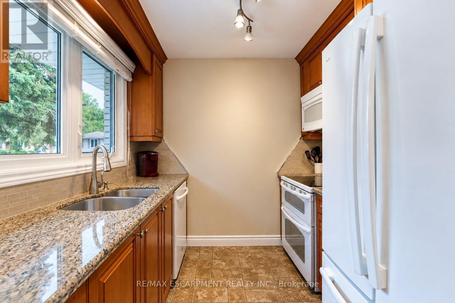 12 Brae Crest Drive, Hamilton, ON