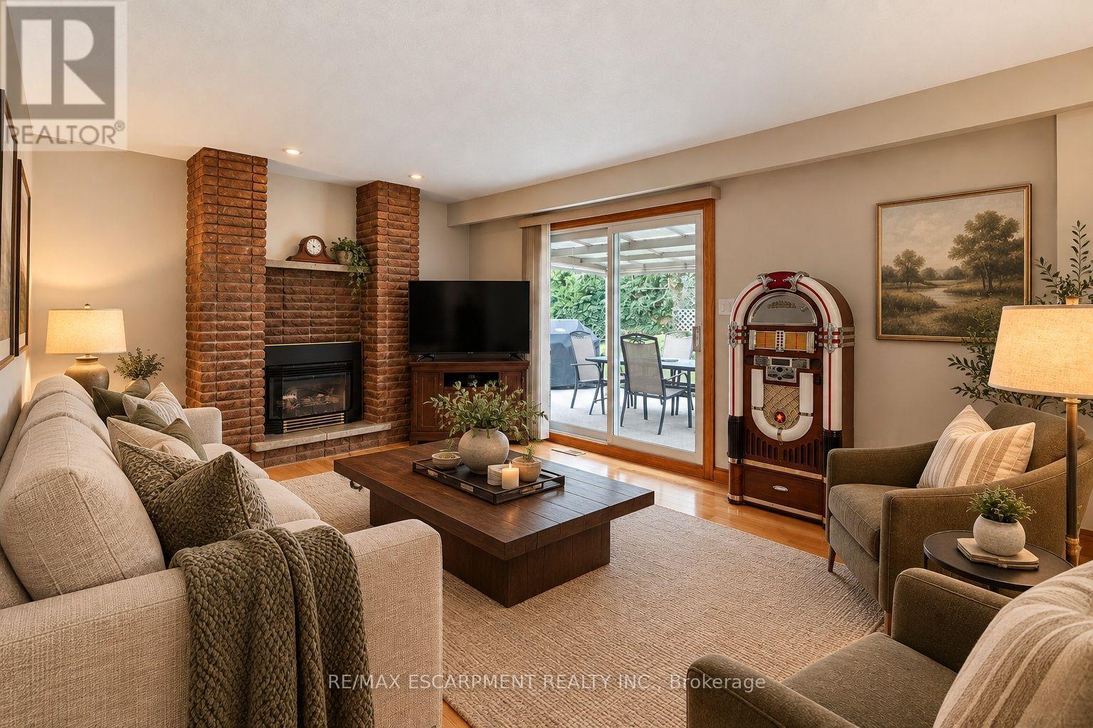 Virtually Staged - 12 Brae Crest Drive, Hamilton, ON