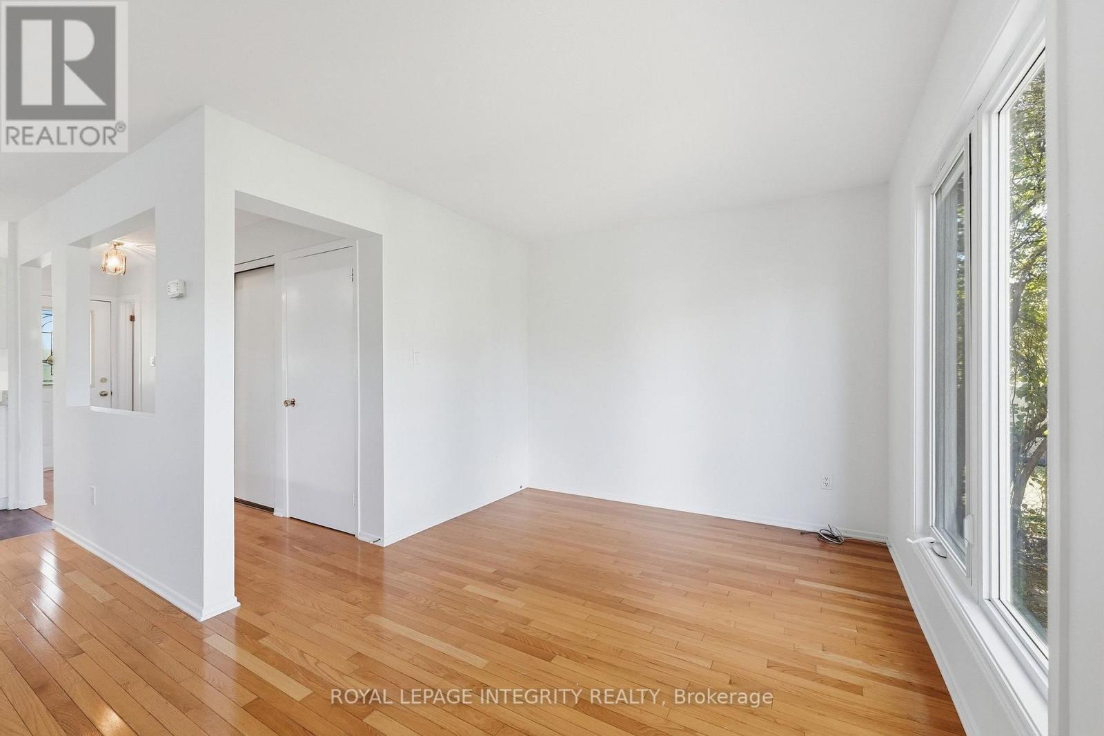 909 Lawnsberry Drive, Ottawa, ON