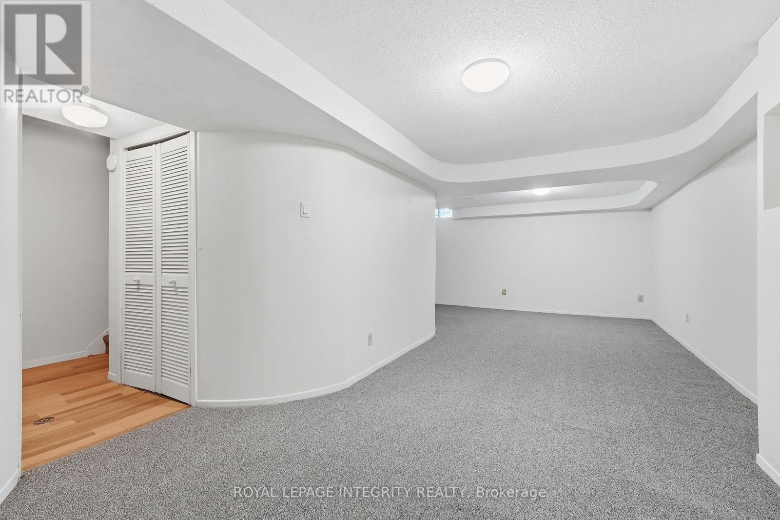 909 Lawnsberry Drive, Ottawa, ON