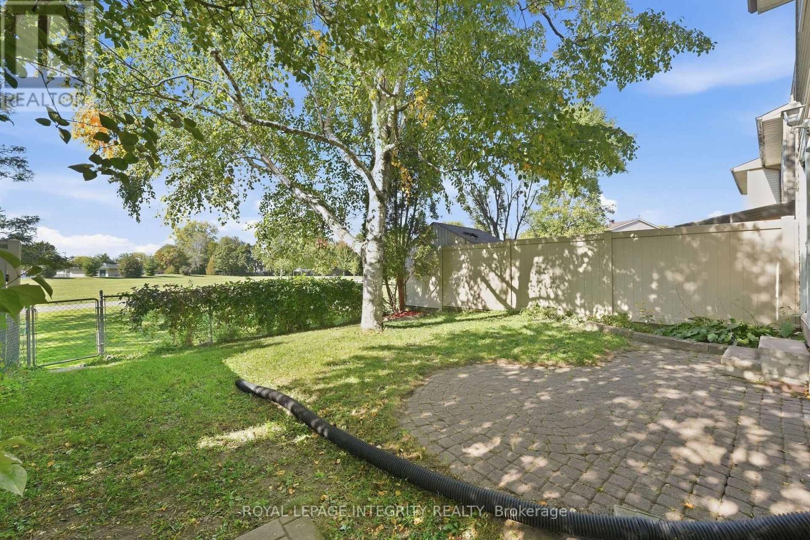 909 Lawnsberry Drive, Ottawa, ON