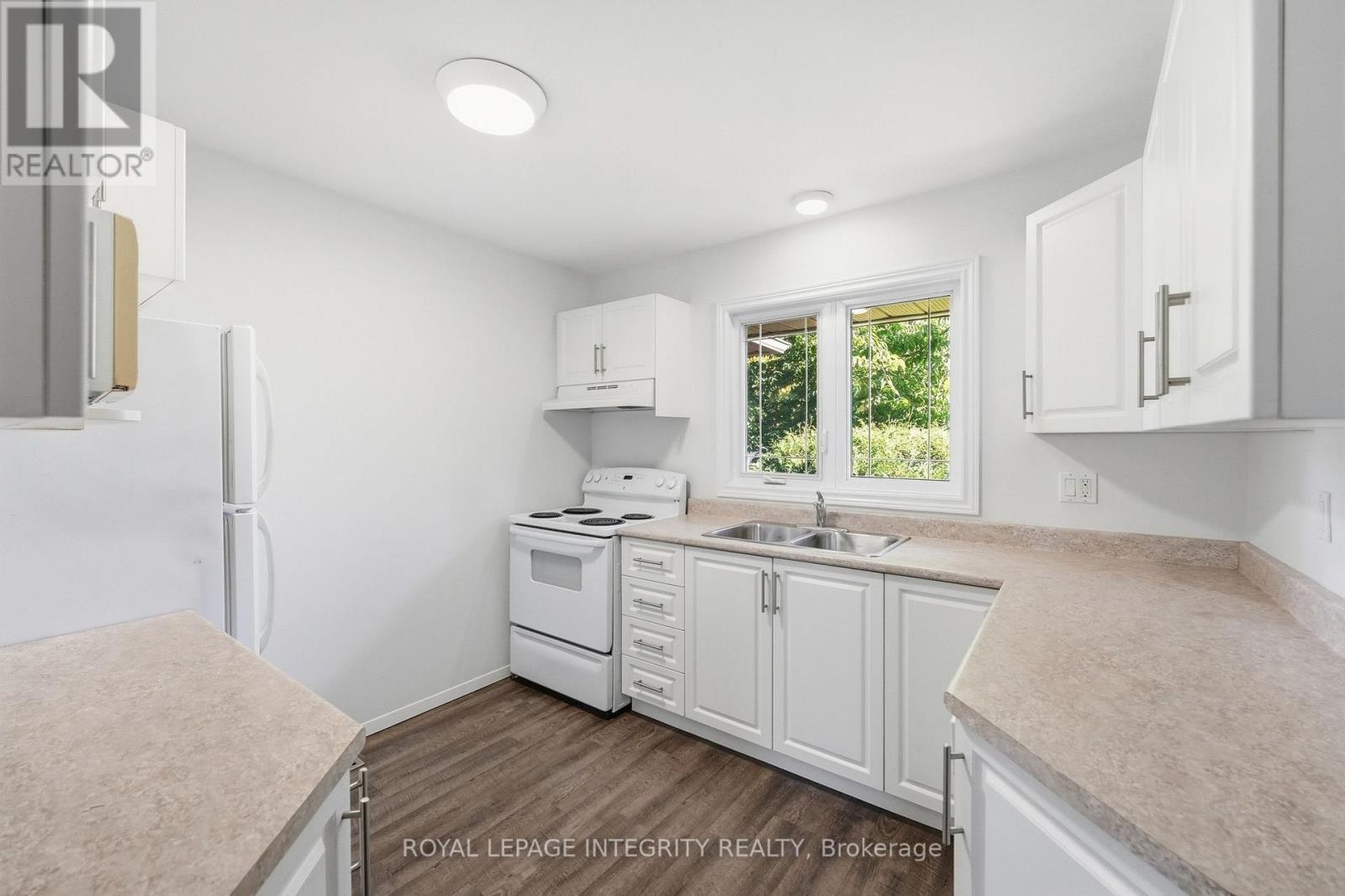 909 Lawnsberry Drive, Ottawa, ON