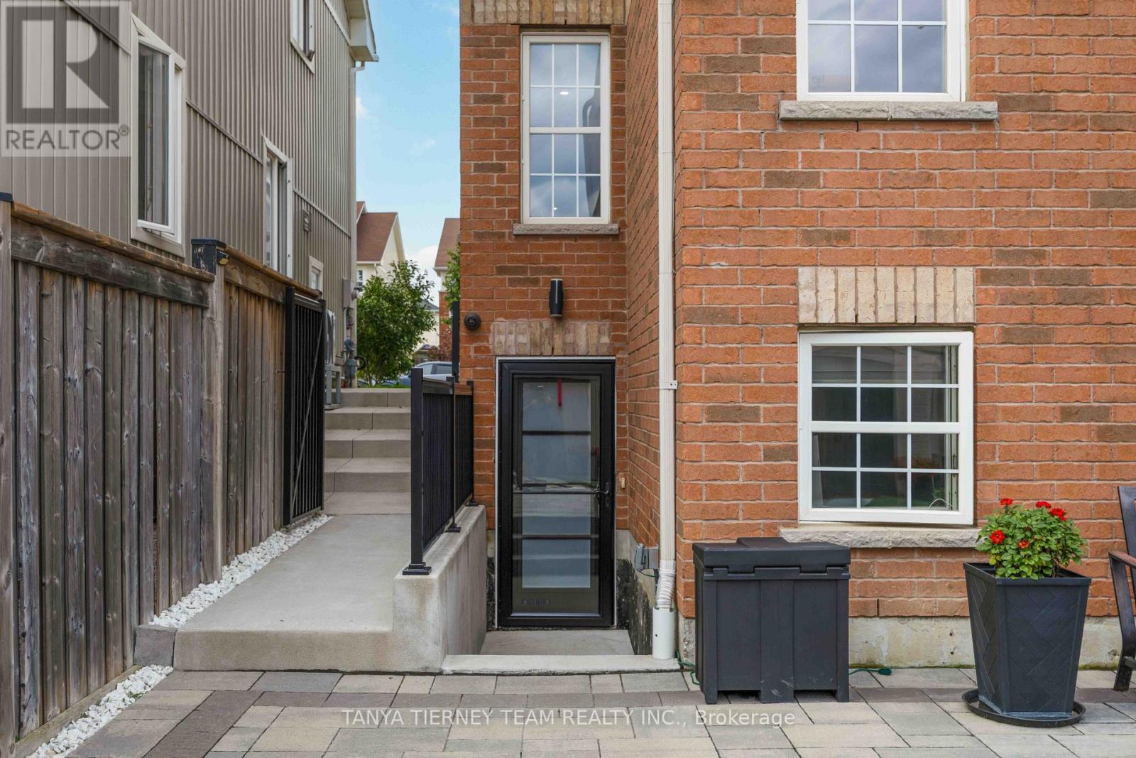 96 Mildenhall Place, Whitby, ON
