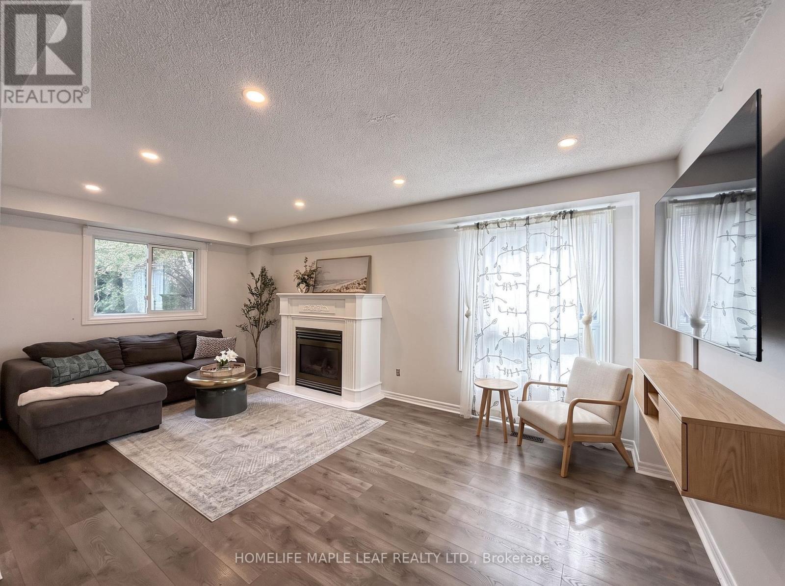 12 Giles Court, Whitby, ON