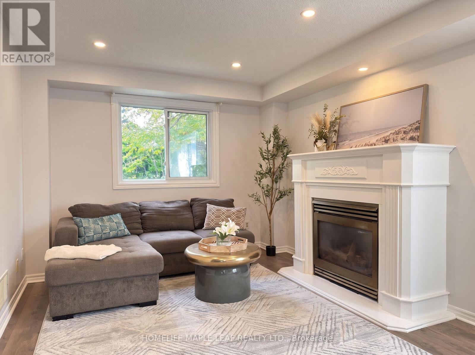 12 Giles Court, Whitby, ON