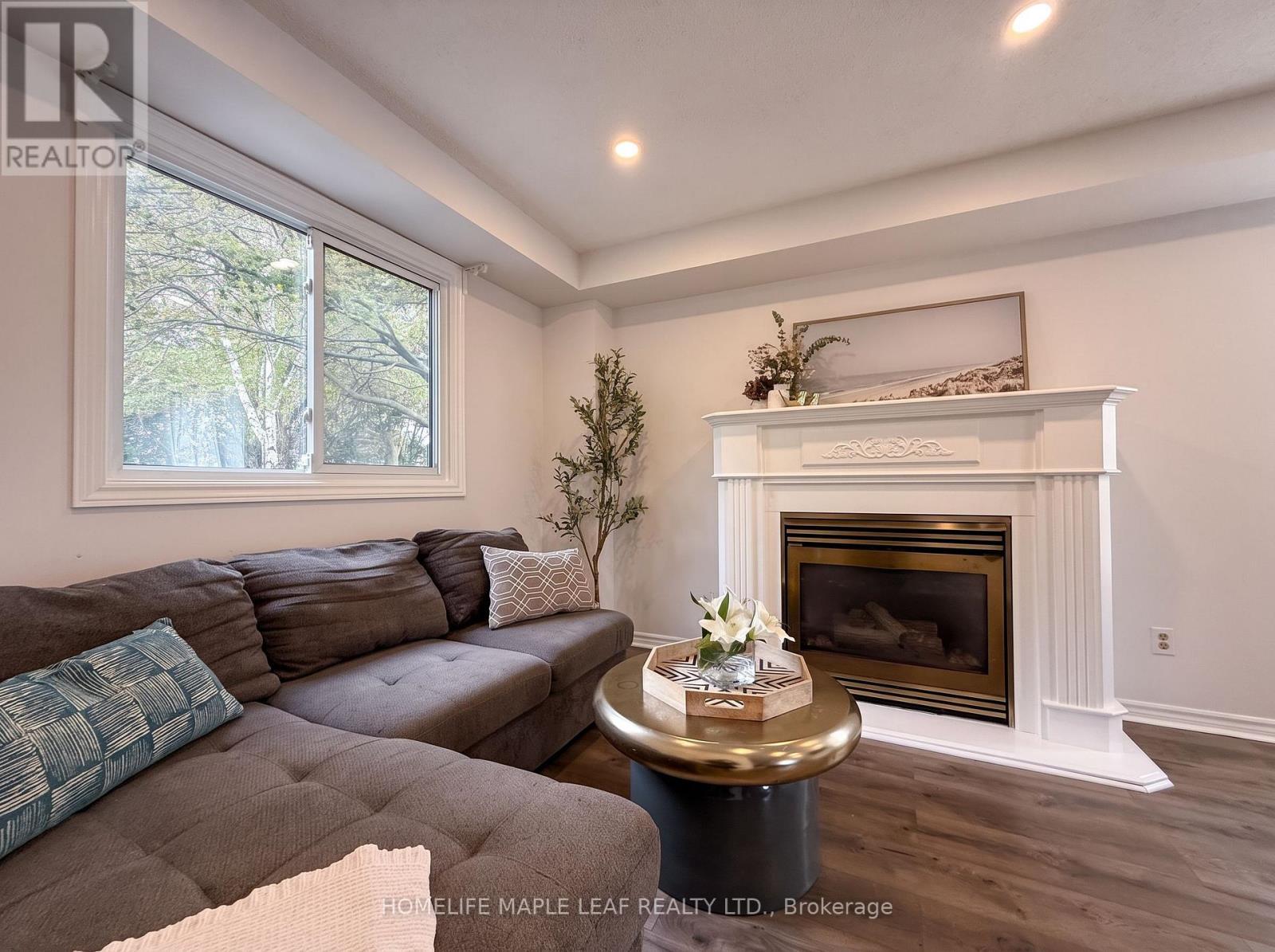 12 Giles Court, Whitby, ON
