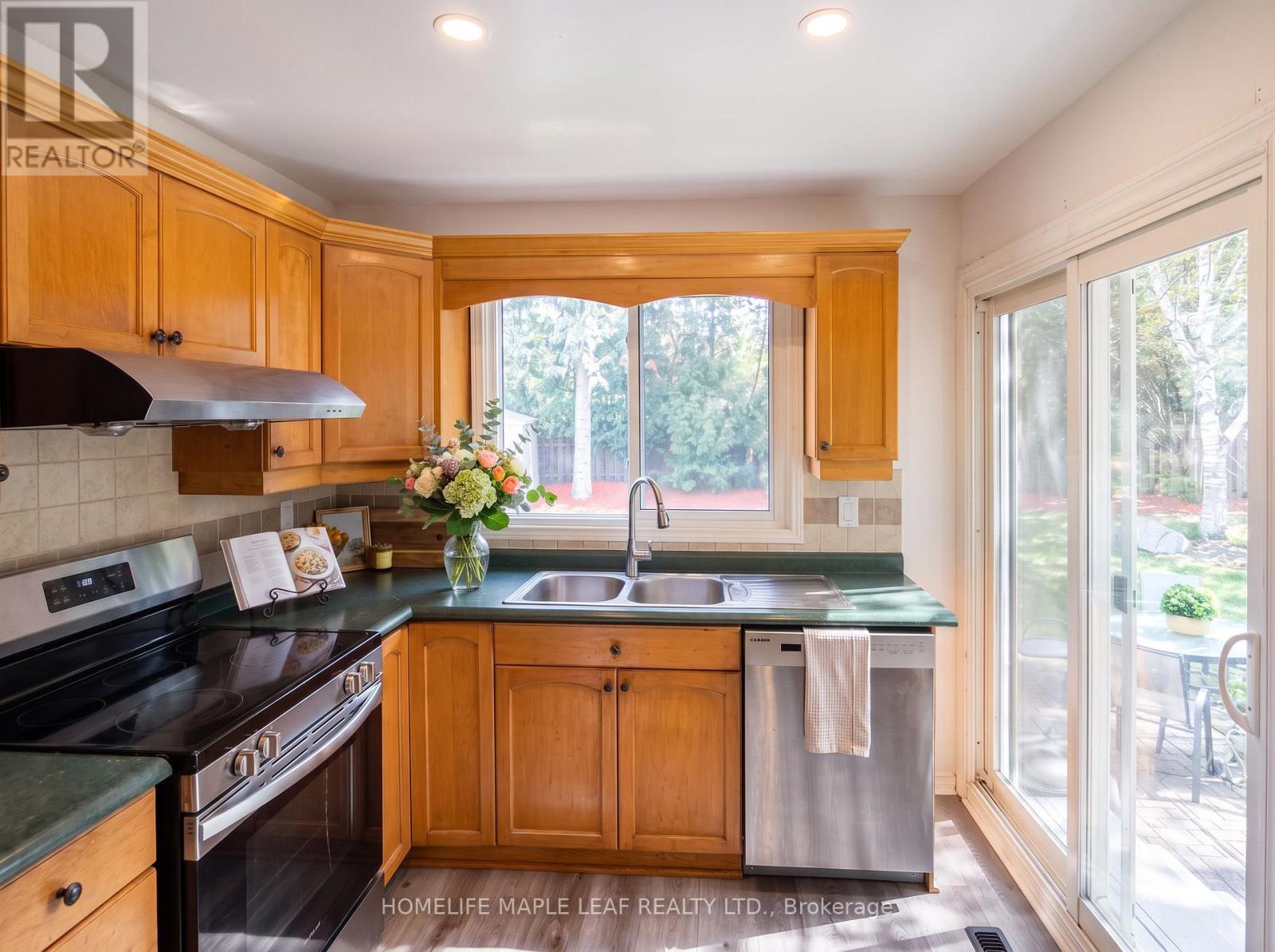 12 Giles Court, Whitby, ON