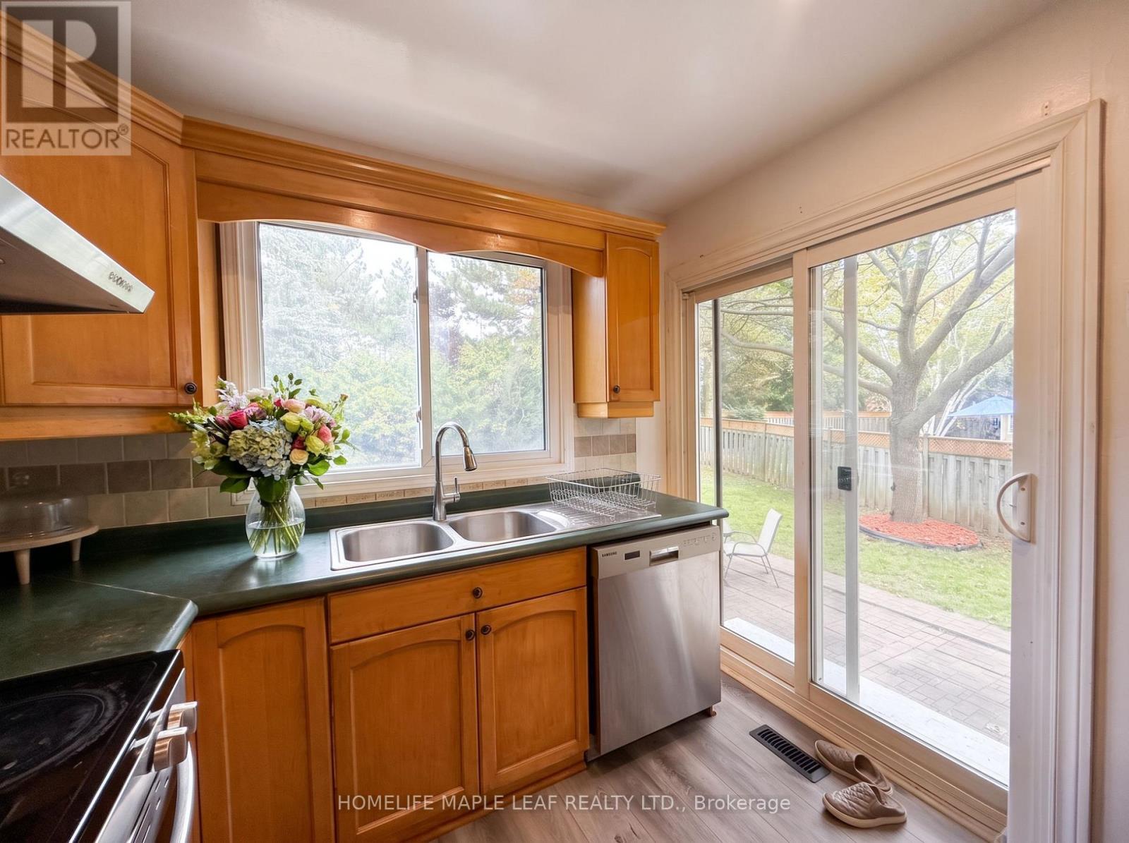 12 Giles Court, Whitby, ON