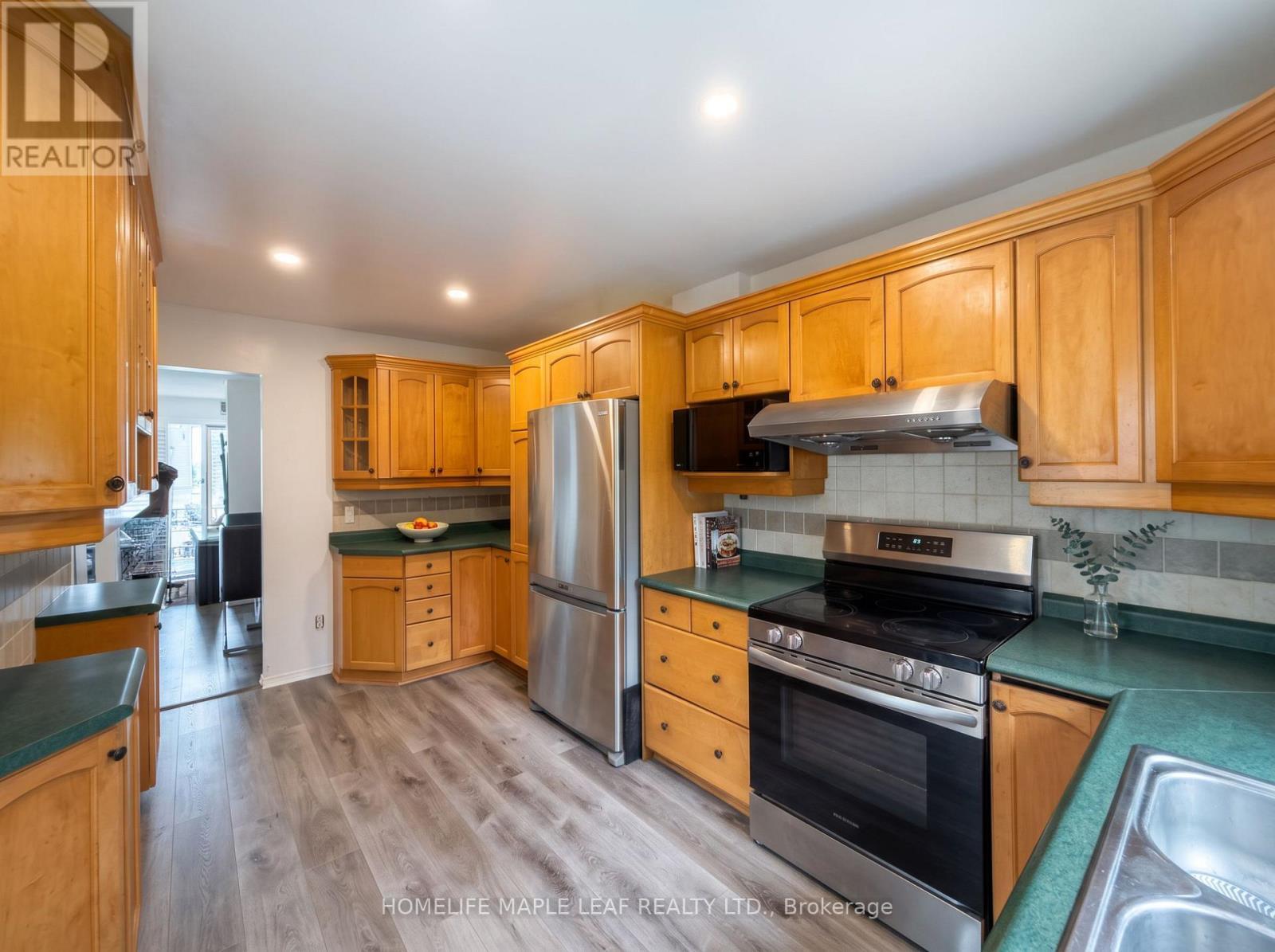 12 Giles Court, Whitby, ON