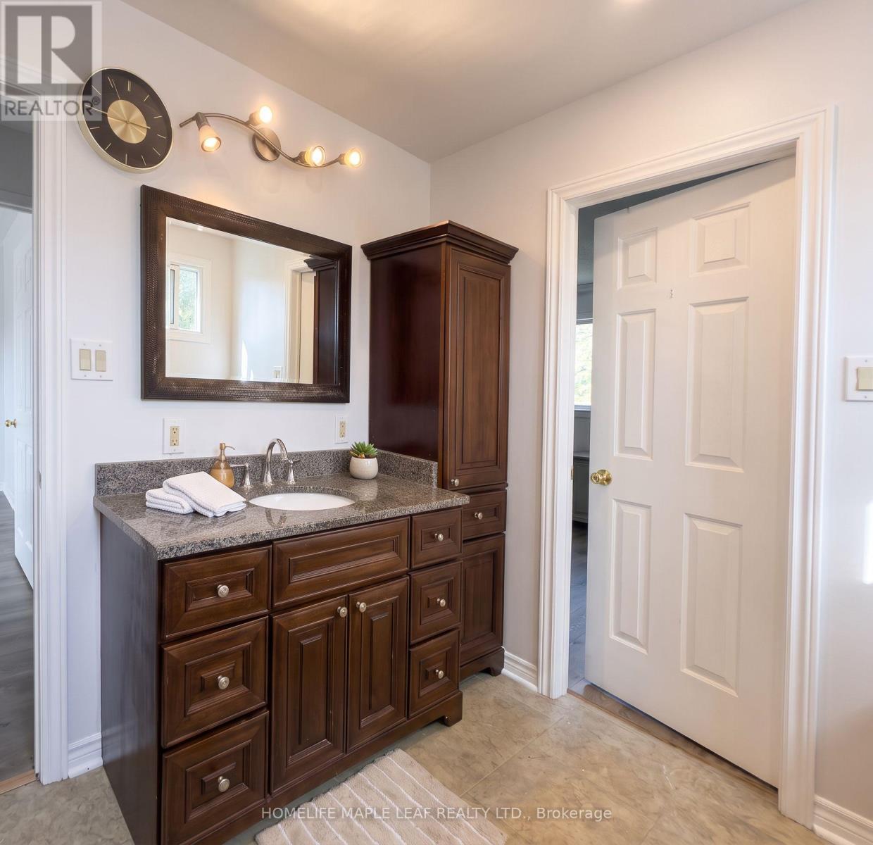 12 Giles Court, Whitby, ON