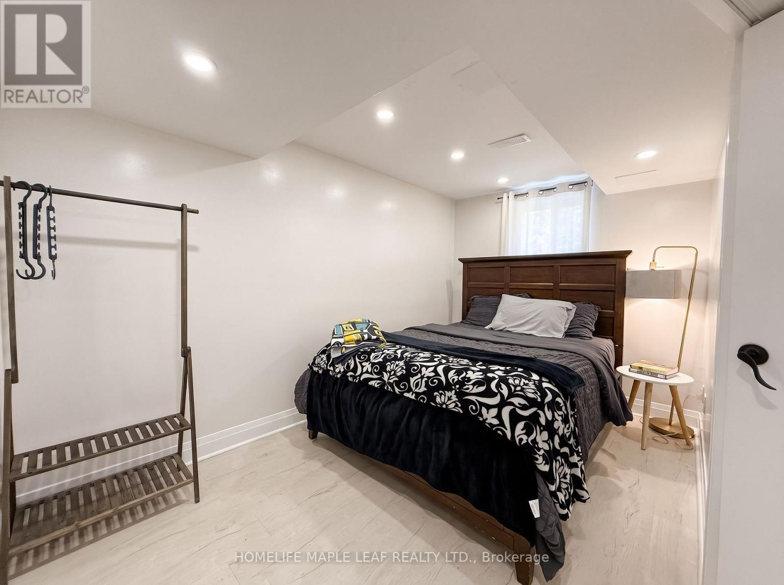 12 Giles Court, Whitby, ON