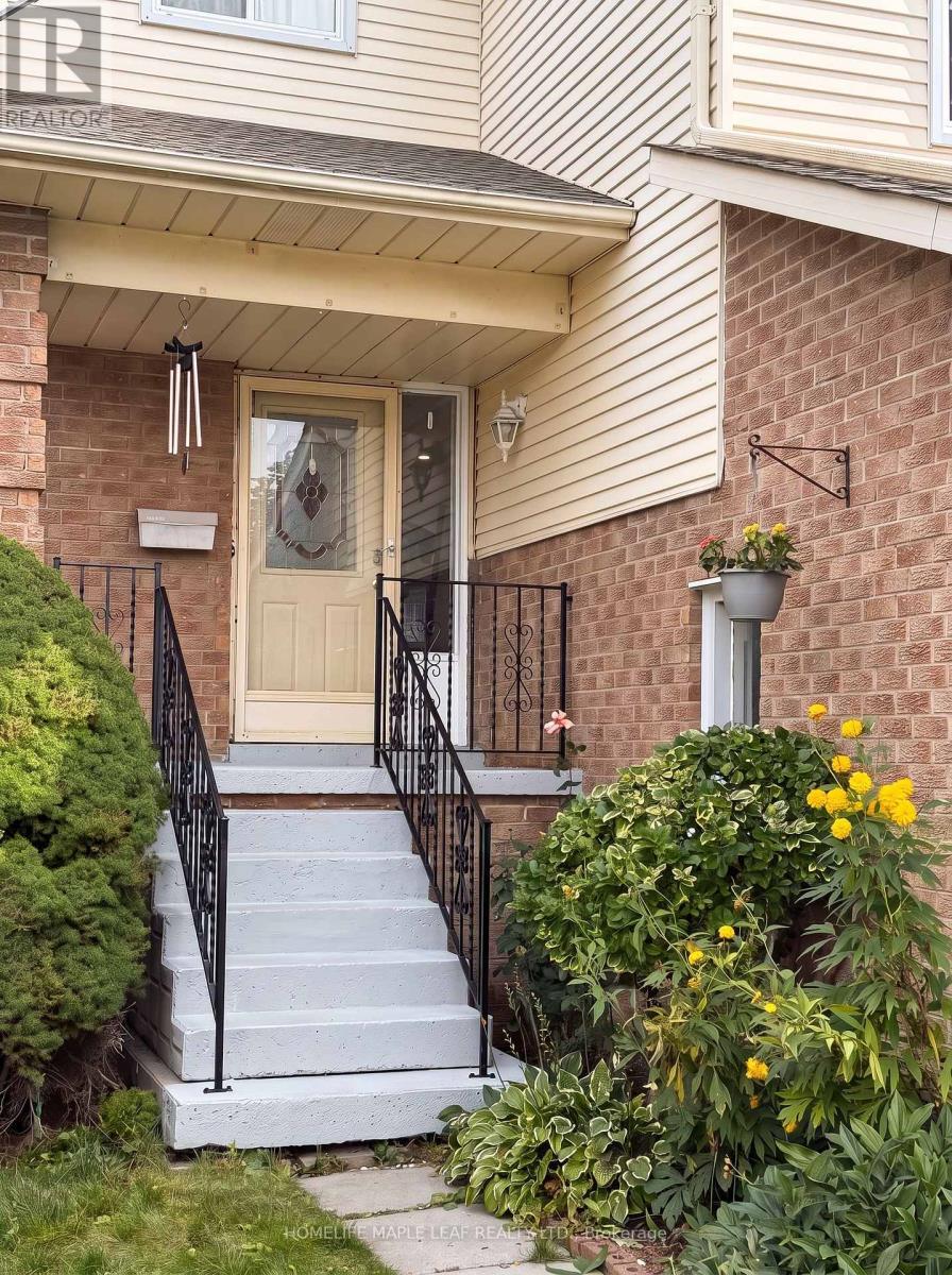12 Giles Court, Whitby, ON