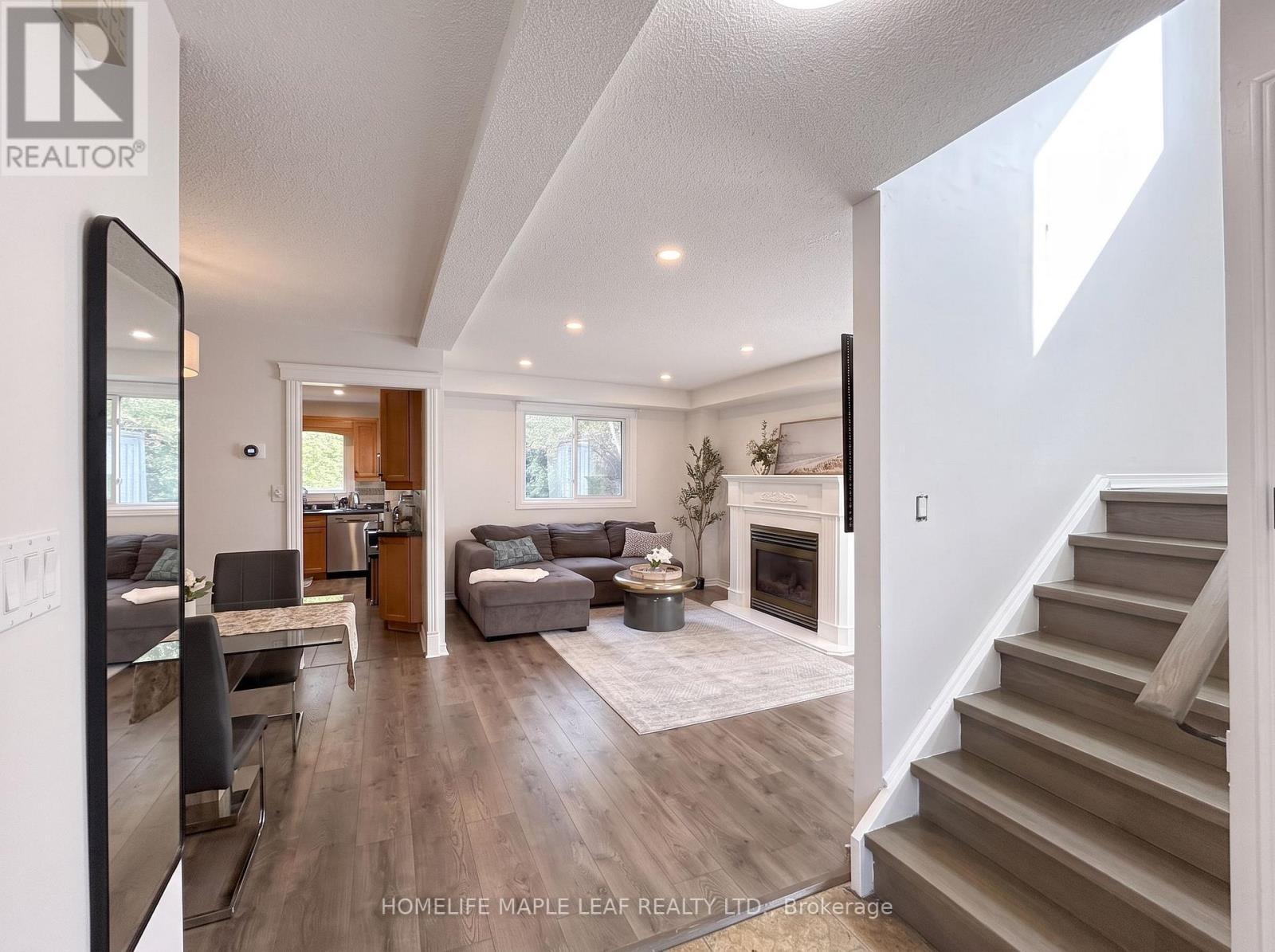 12 Giles Court, Whitby, ON