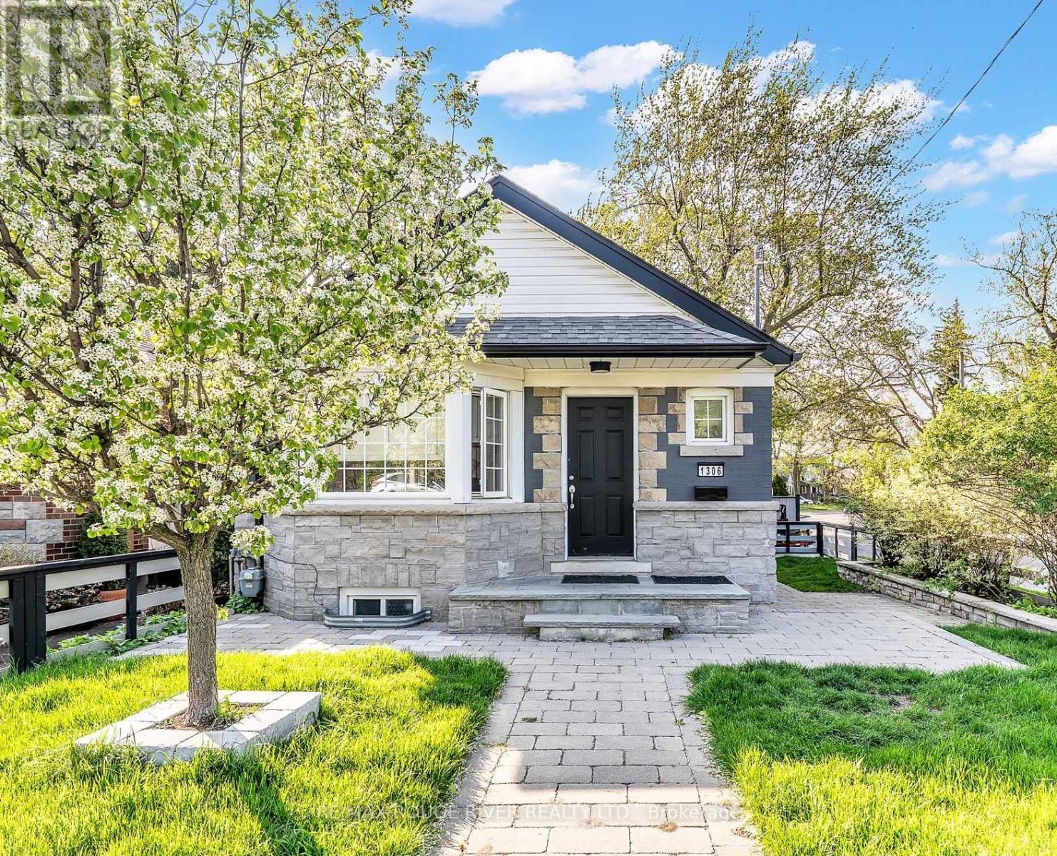 1306 Kingston Road, Toronto, ON