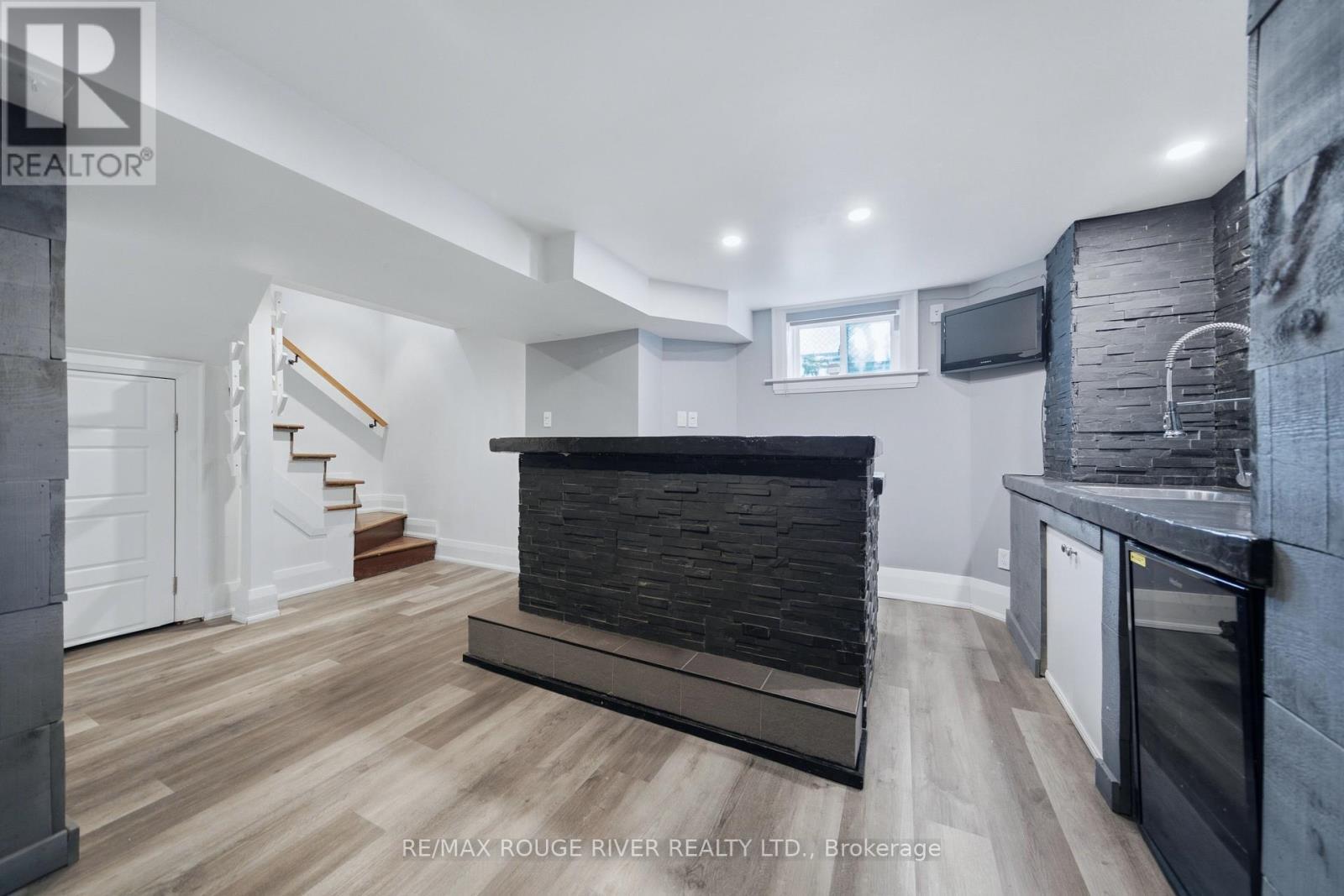 1306 Kingston Road, Toronto, ON