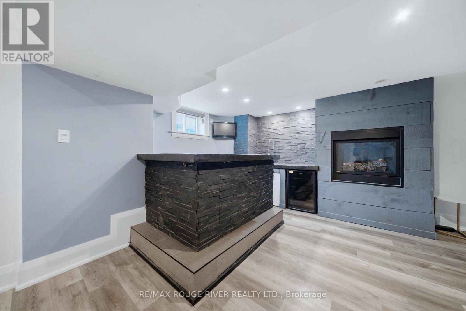 1306 Kingston Road, Toronto, ON