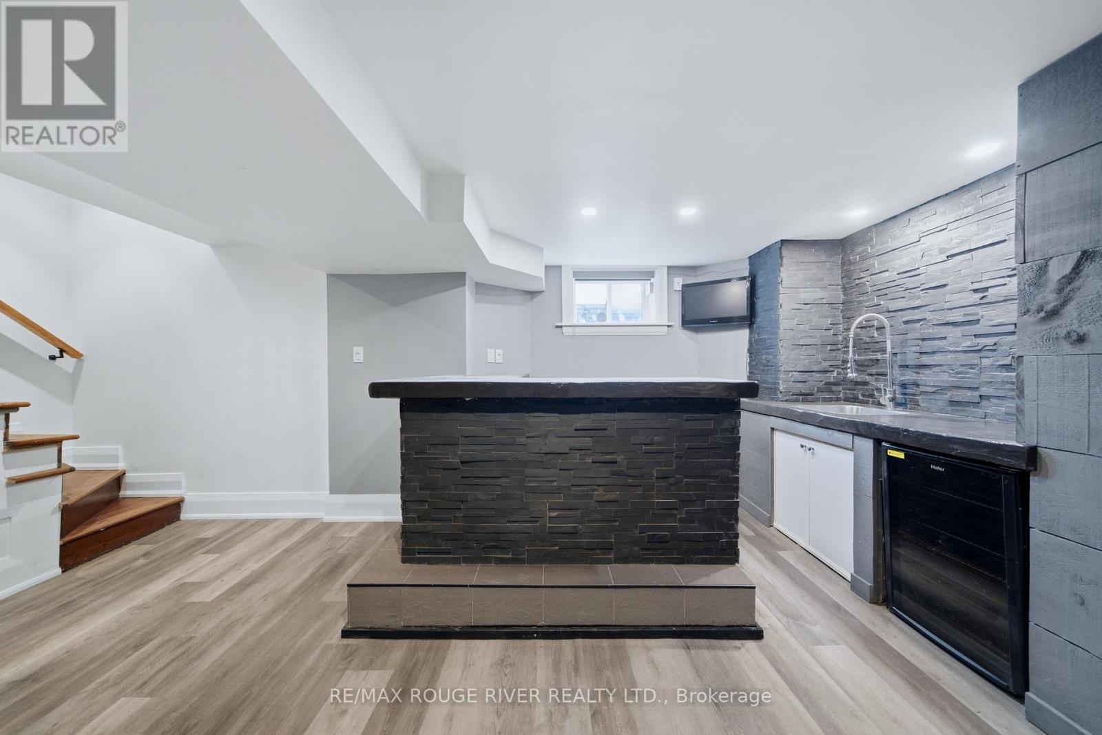 1306 Kingston Road, Toronto, ON