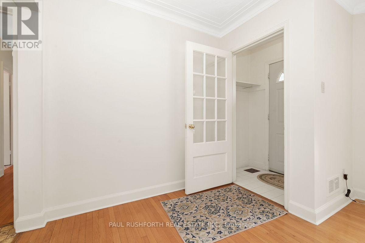 Entry - 41 Capilano Drive, Ottawa, ON