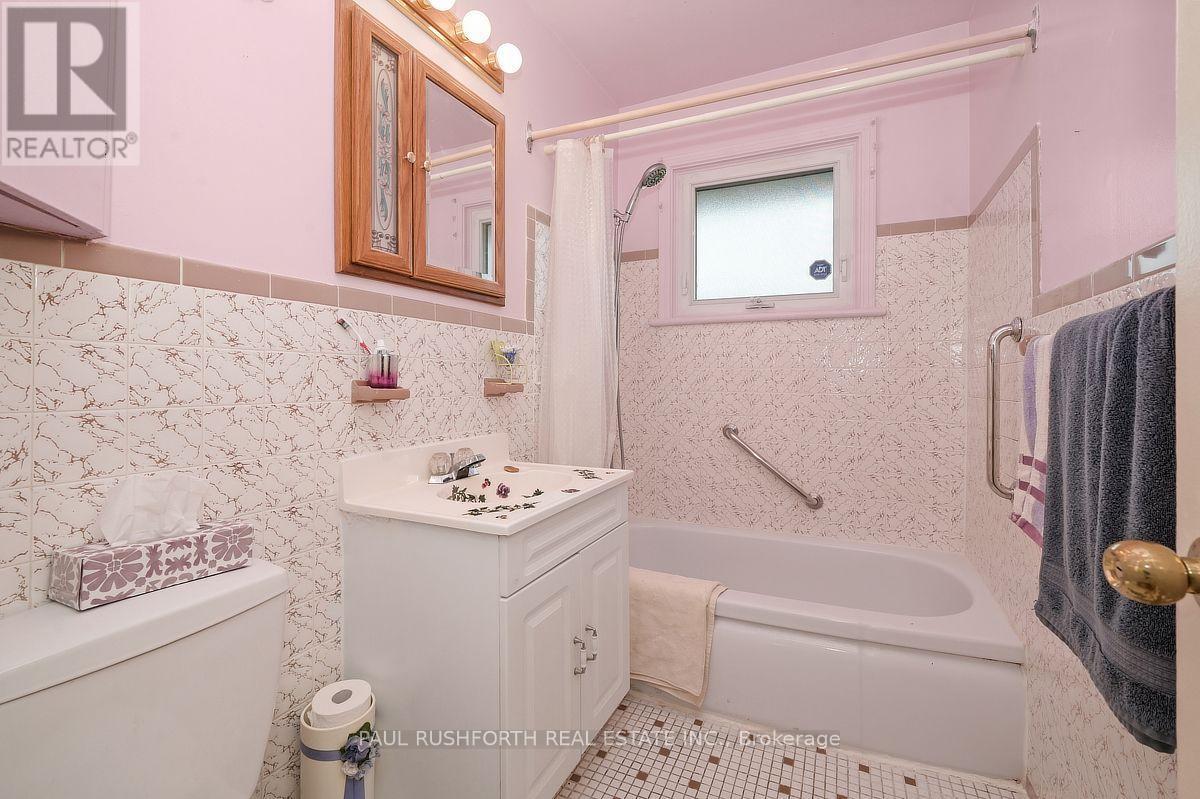 4 Piece Bathroom - 41 Capilano Drive, Ottawa, ON