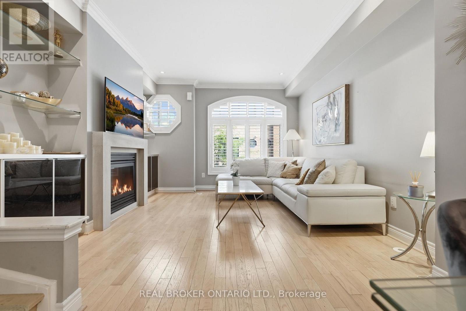 39 Lobo Mews, Toronto, ON