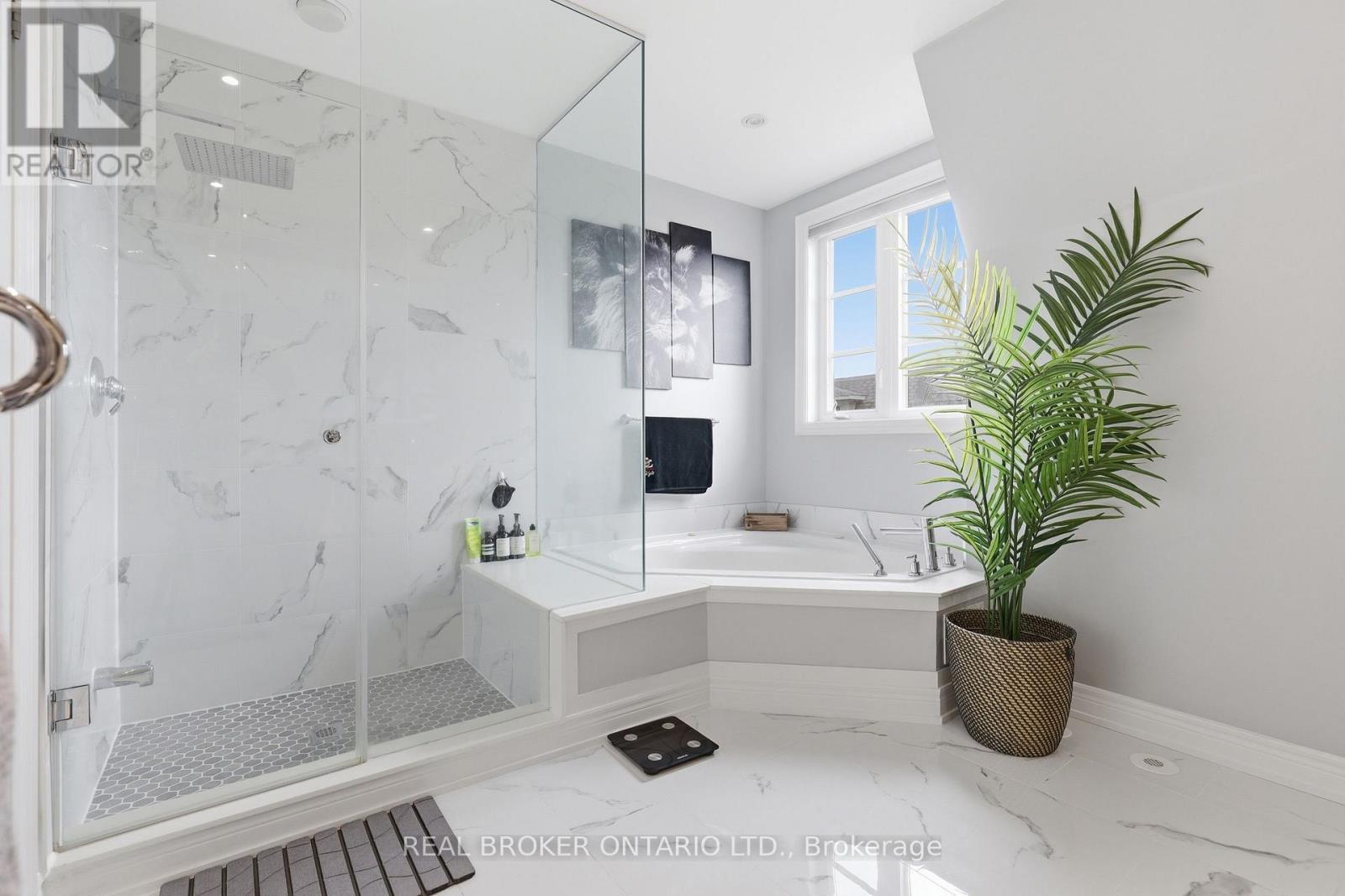 39 Lobo Mews, Toronto, ON