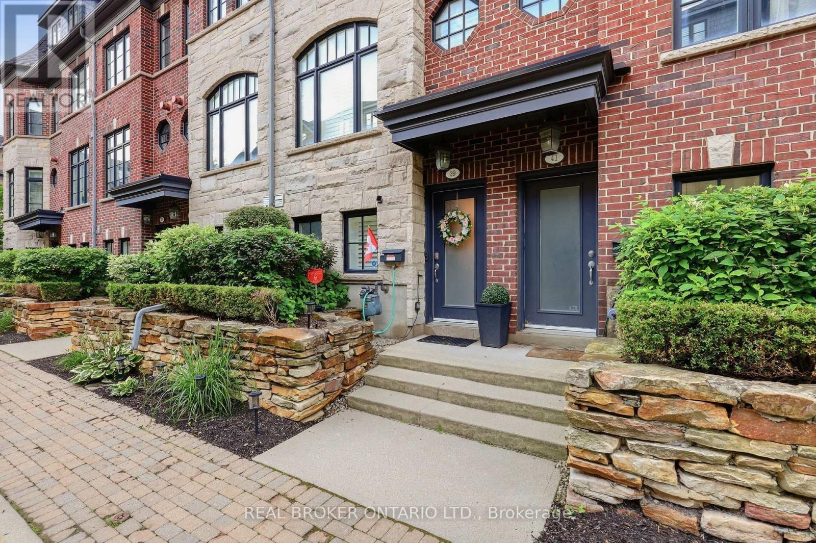 39 Lobo Mews, Toronto, ON