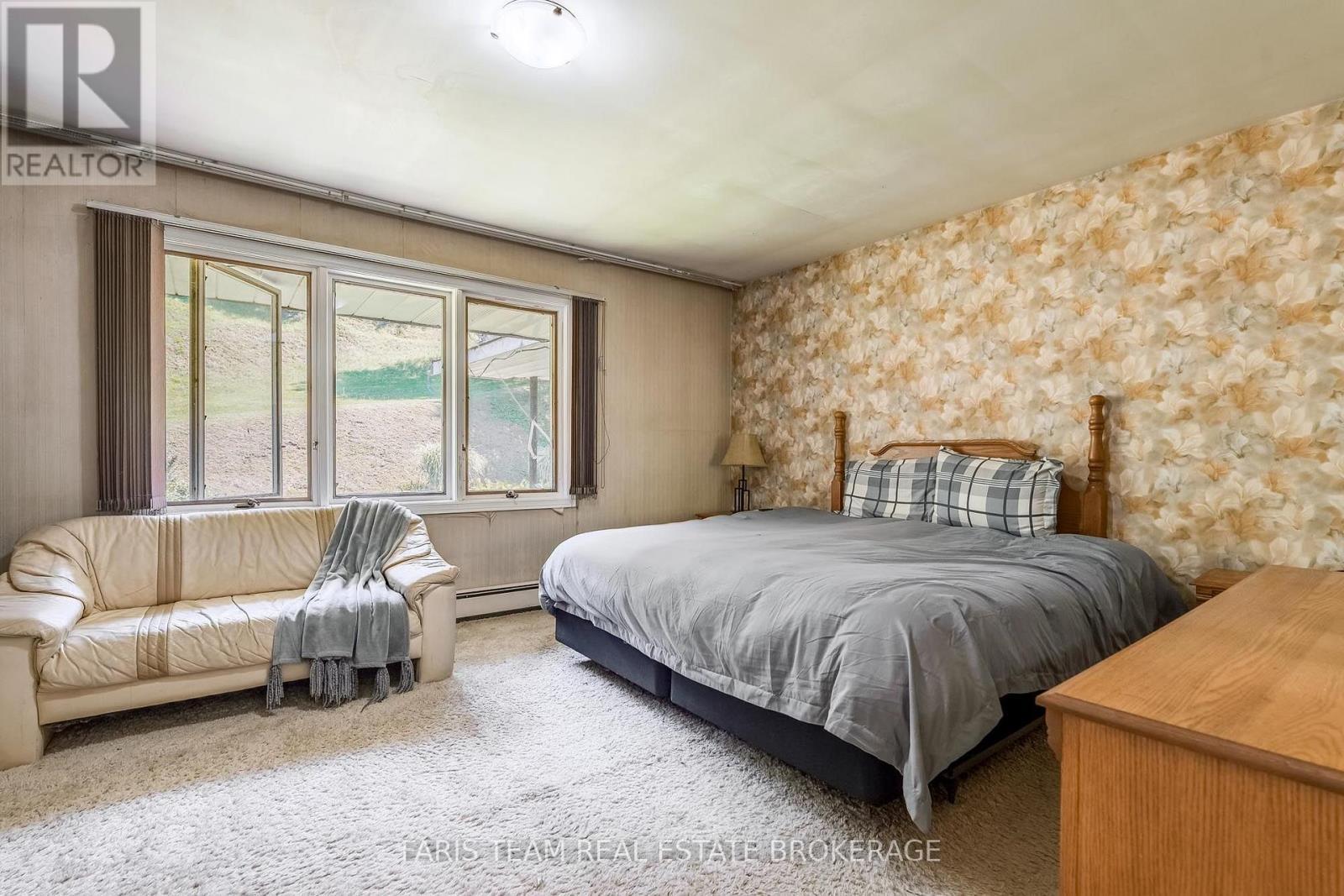5809 10Th Side Road, Essa, ON