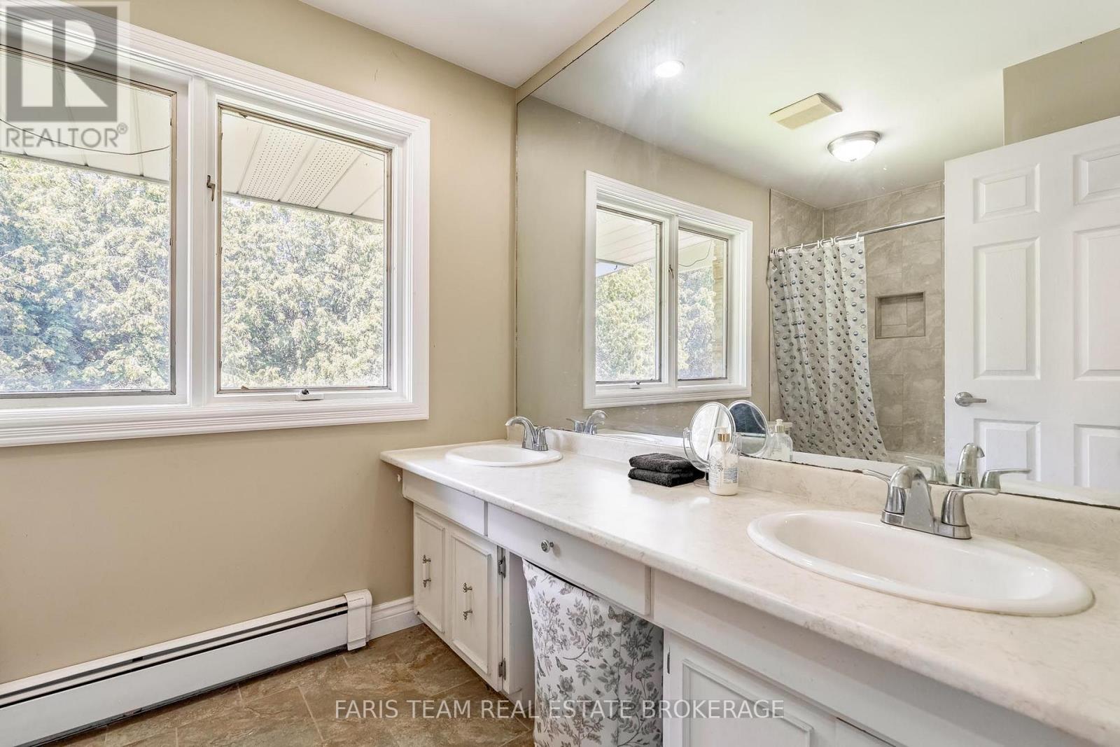5809 10Th Side Road, Essa, ON