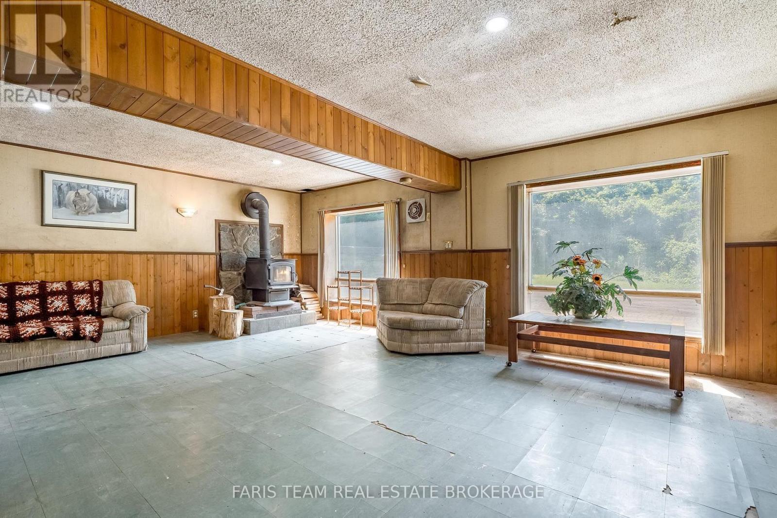 5809 10Th Side Road, Essa, ON