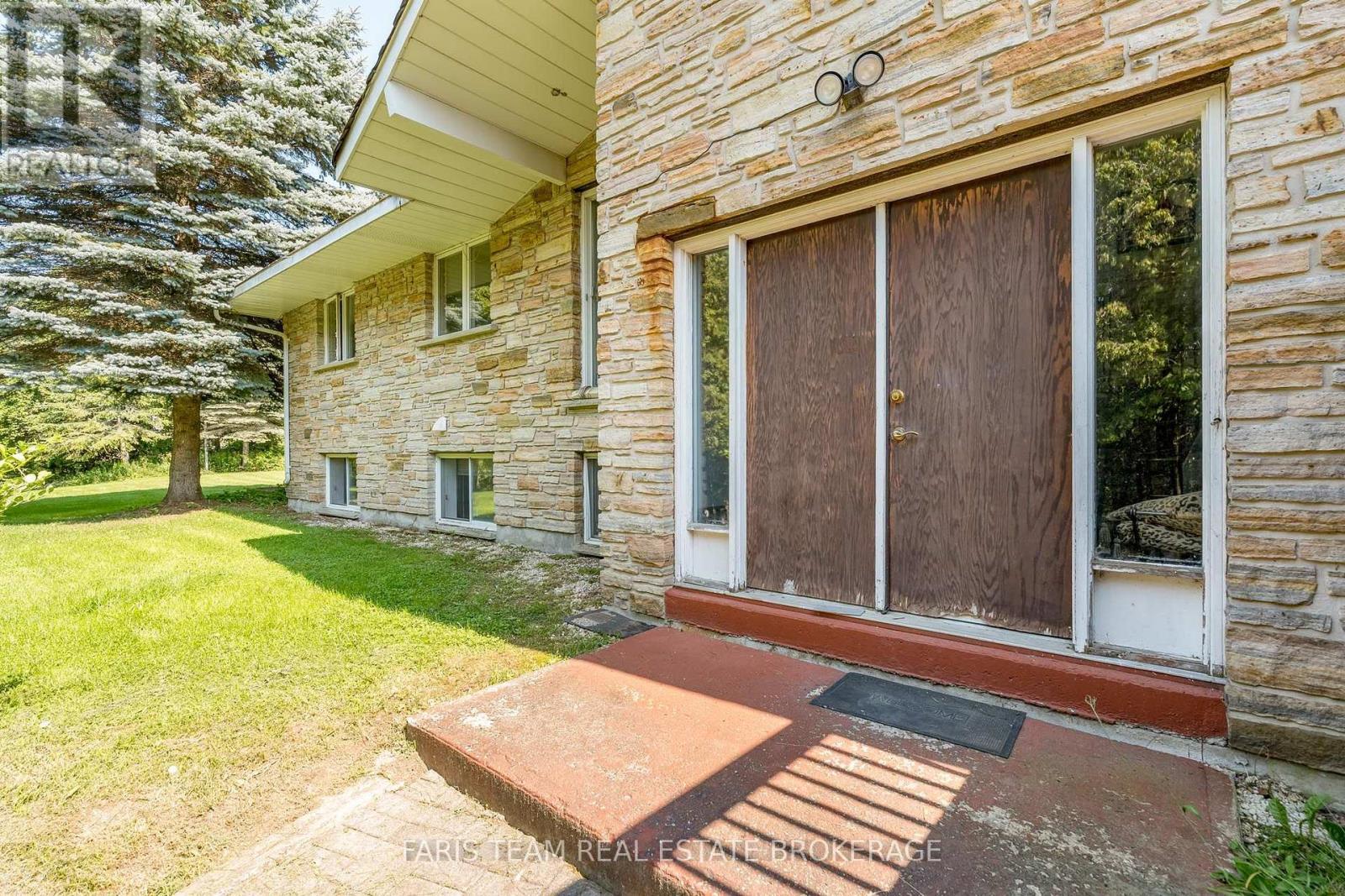 5809 10Th Side Road, Essa, ON