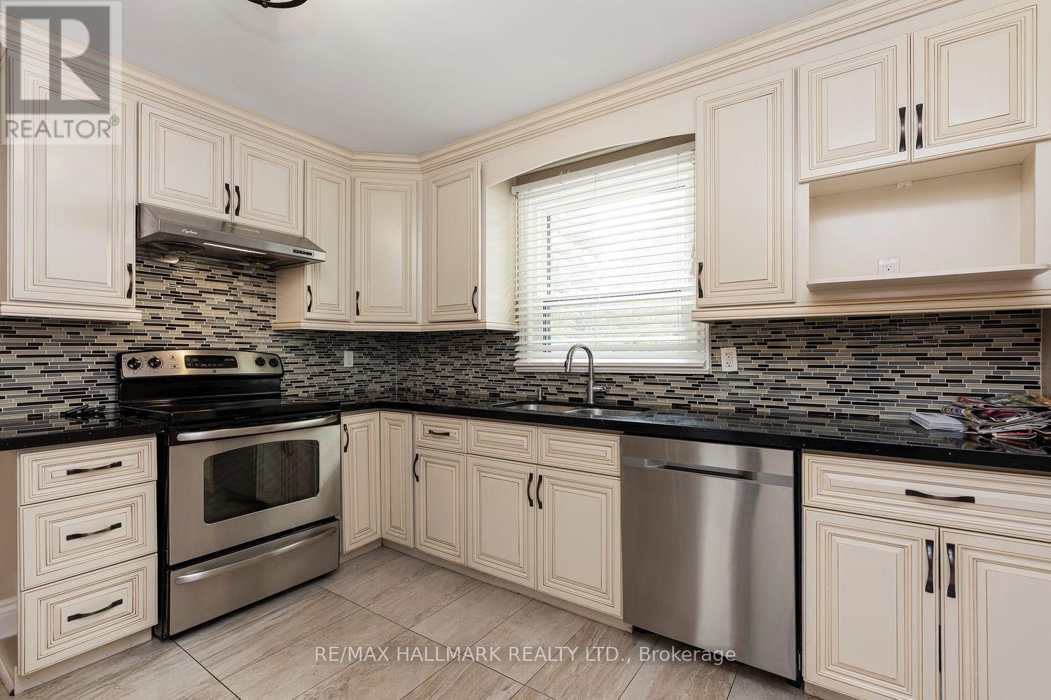 245 Elmwood Avenue, Richmond Hill, ON
