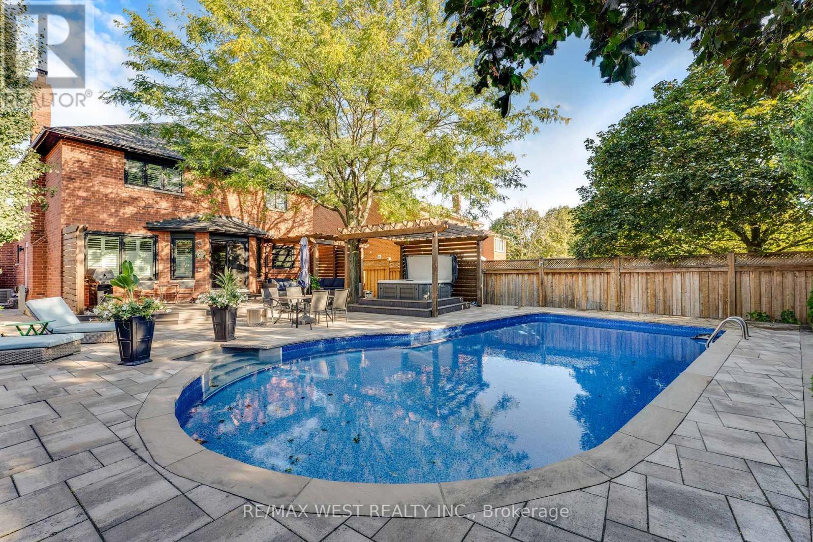 1136 Goodson Crescent, Oakville, ON