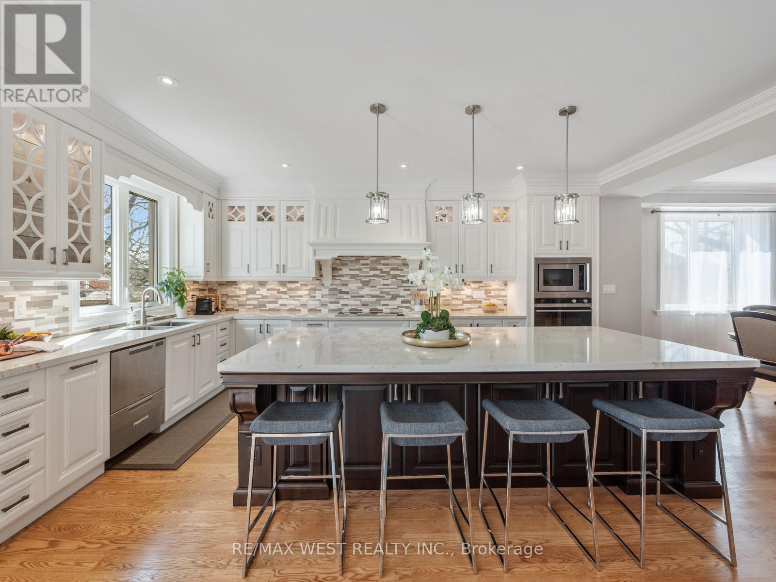 5 Paula Boulevard, Toronto, ON