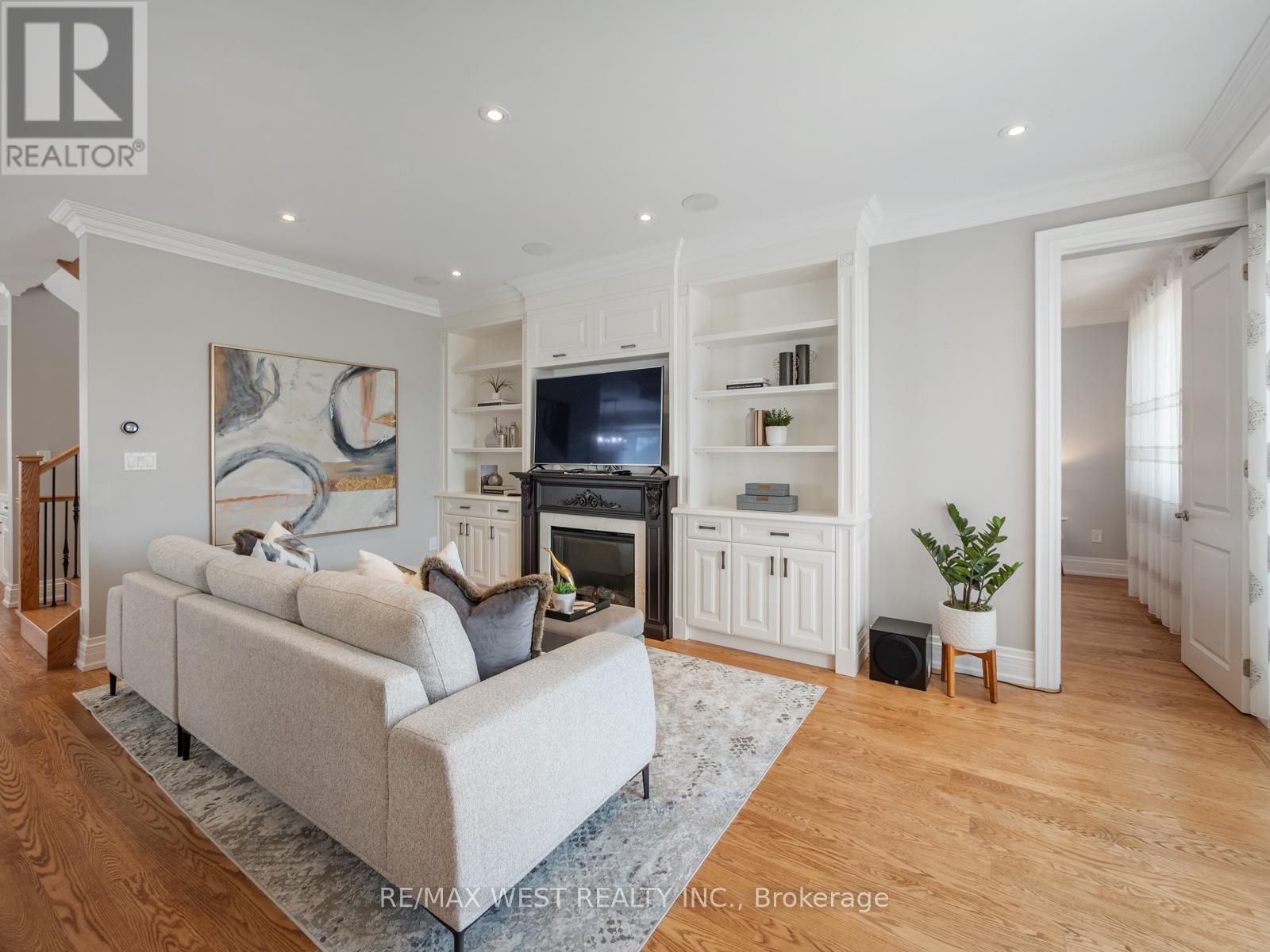 5 Paula Boulevard, Toronto, ON