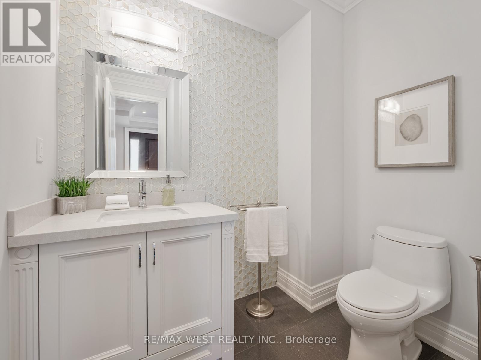 5 Paula Boulevard, Toronto, ON